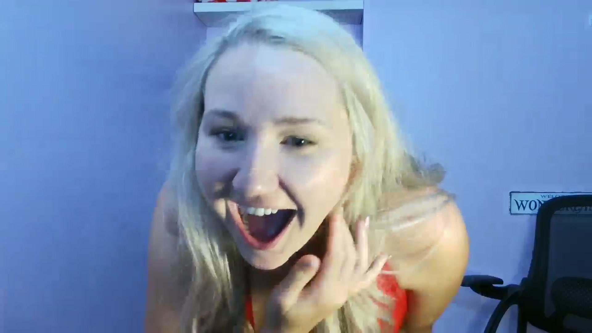 Gallery image thumbnail from EmmaHaze's myfreecams stream on, 08/07/2025, 05:59 image 4 of 20