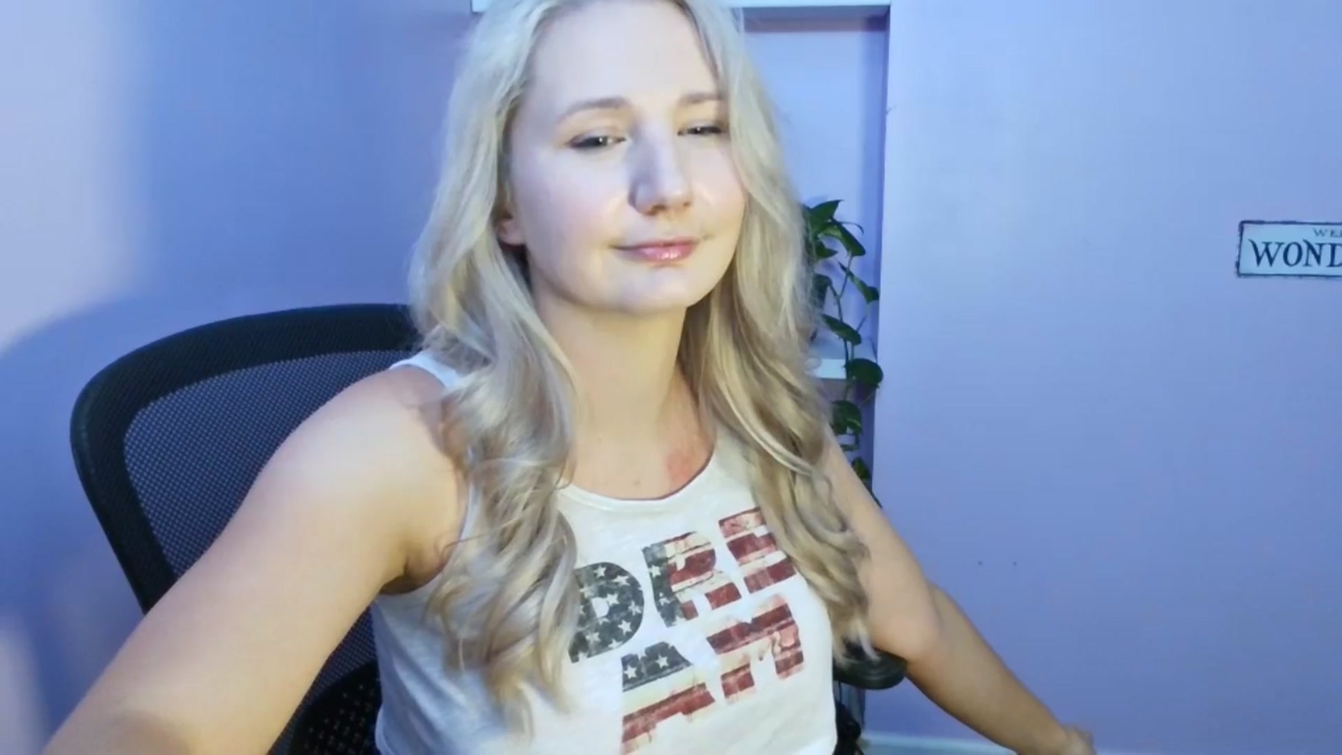 Gallery image thumbnail from EmmaHaze's myfreecams stream on, 08/08/2025, 04:11 image 3 of 20