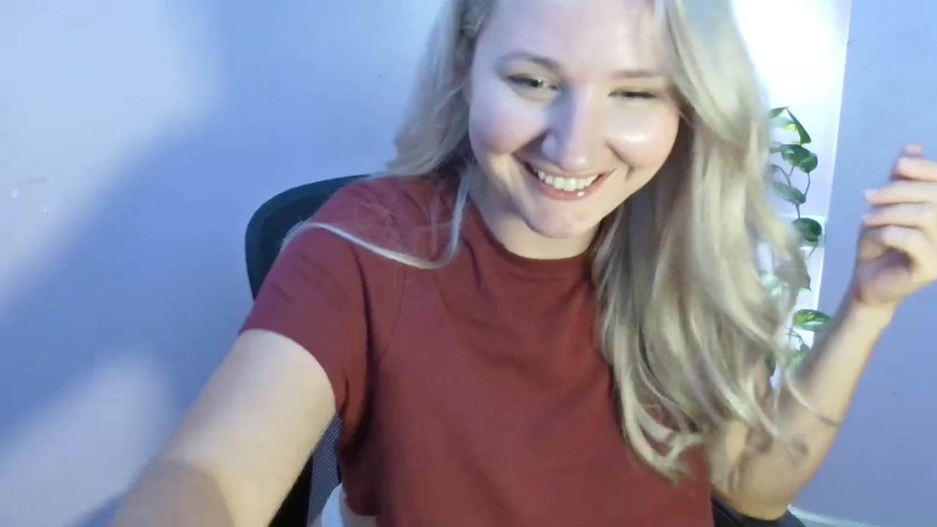 Gallery image thumbnail from EmmaHaze's myfreecams stream on, 08/16/2025, 06:56 image 6 of 20