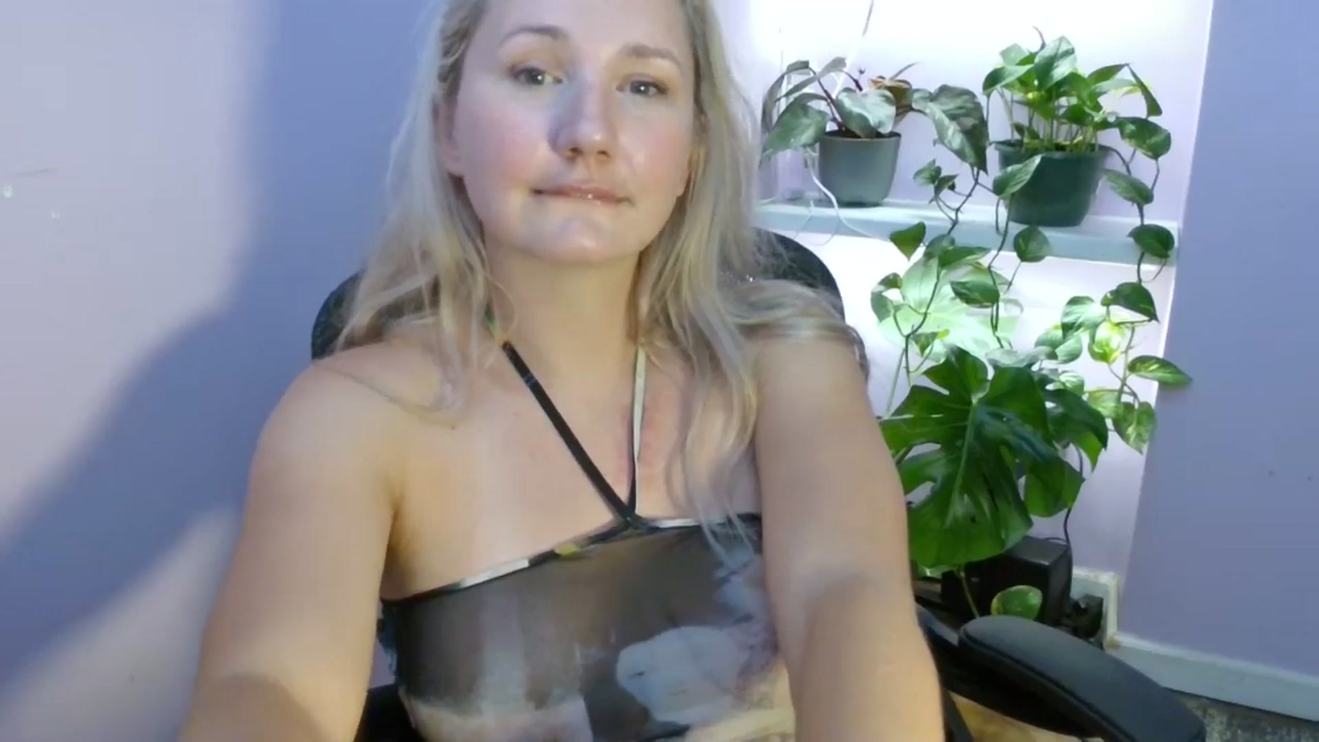 Gallery image thumbnail from EmmaHaze's myfreecams stream on, 08/17/2025, 04:50 image 15 of 20