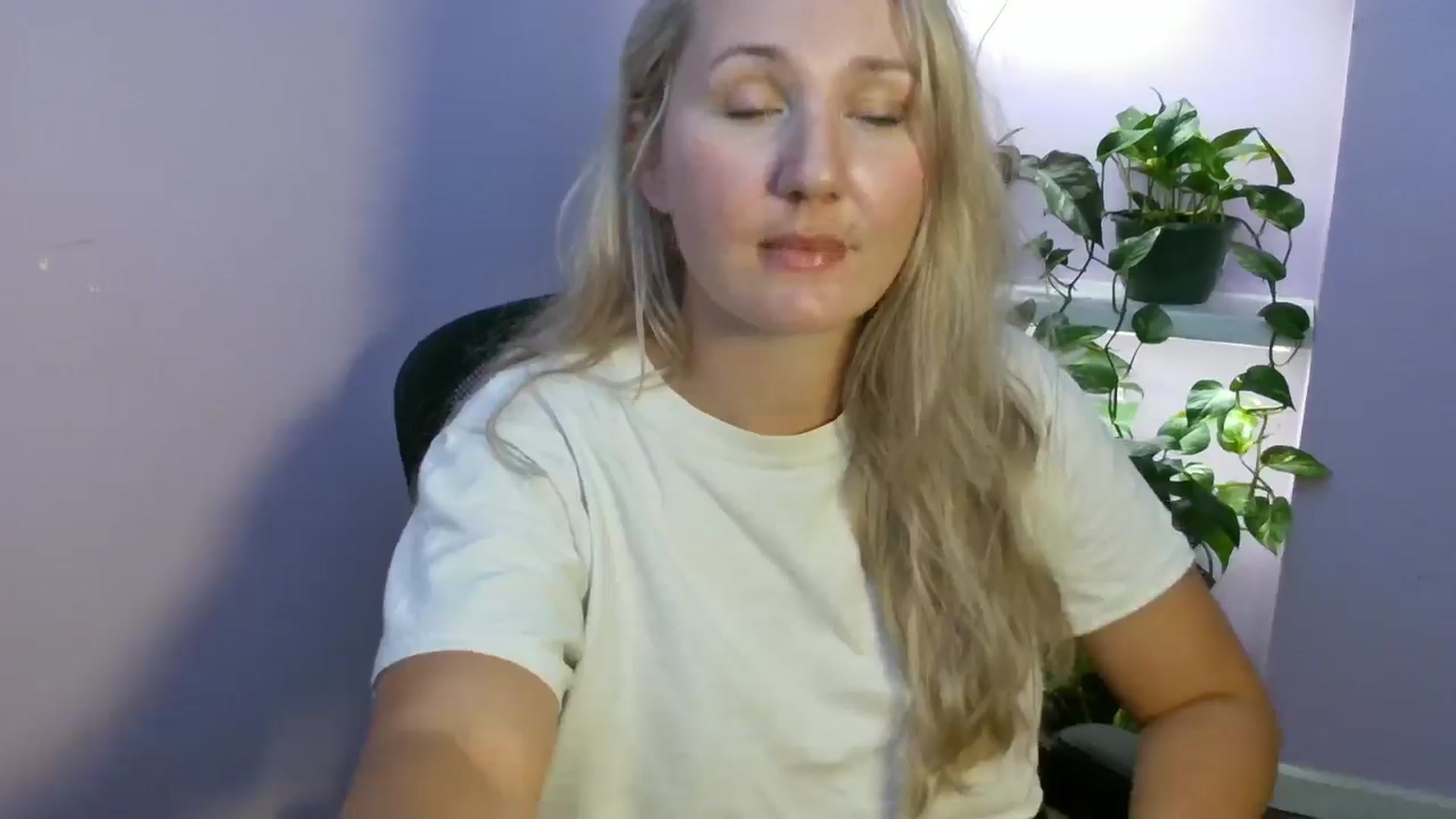 Gallery image thumbnail from EmmaHaze's myfreecams stream on, 08/17/2025, 06:05 image 18 of 20