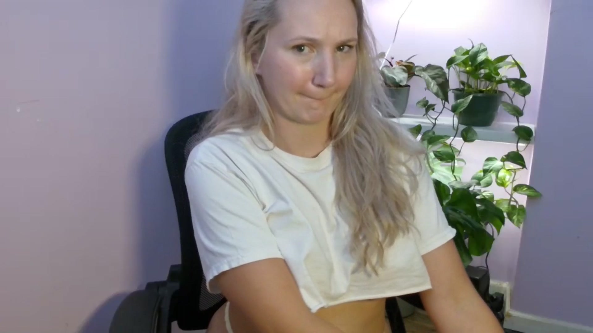 Gallery image thumbnail from EmmaHaze's myfreecams stream on, 08/17/2025, 06:05 image 15 of 20