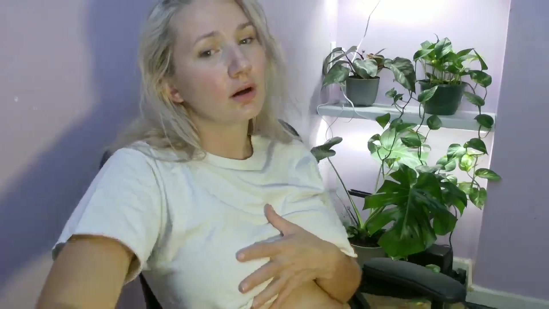 Gallery image thumbnail from EmmaHaze's myfreecams stream on, 08/17/2025, 06:05 image 3 of 20