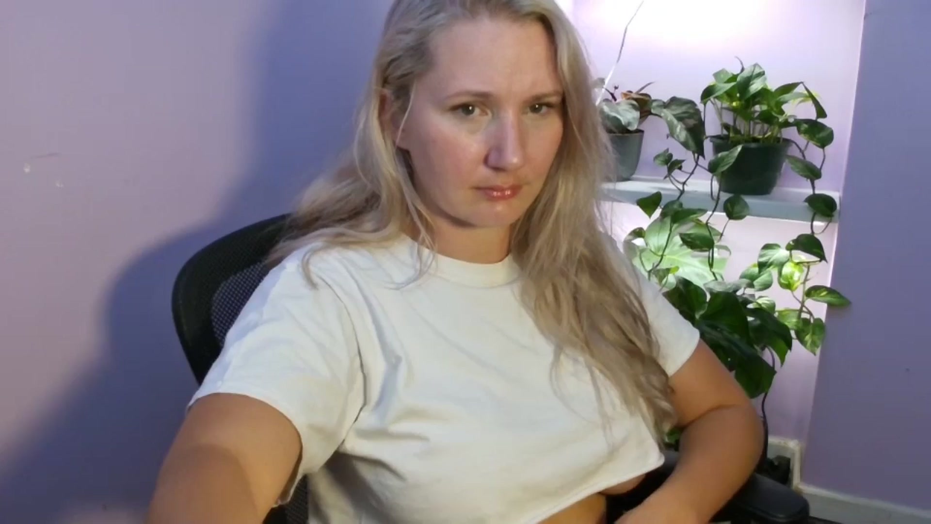 Gallery image thumbnail from EmmaHaze's myfreecams stream on, 08/17/2025, 06:05 image 20 of 20