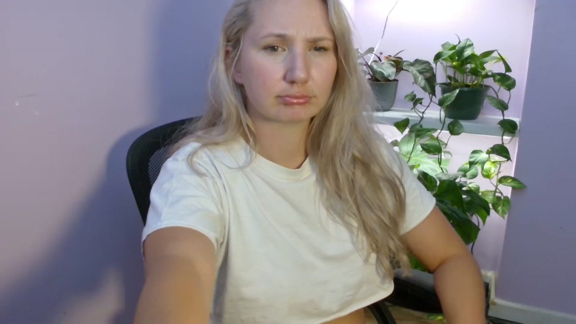 Gallery image thumbnail from EmmaHaze's myfreecams stream on, 08/17/2025, 06:05 image 19 of 20