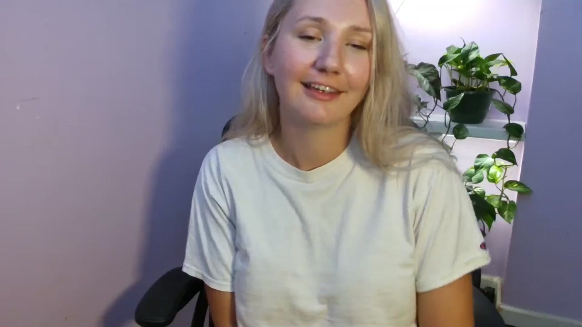 Gallery image thumbnail from EmmaHaze's myfreecams stream on, 08/17/2025, 06:05 image 17 of 20