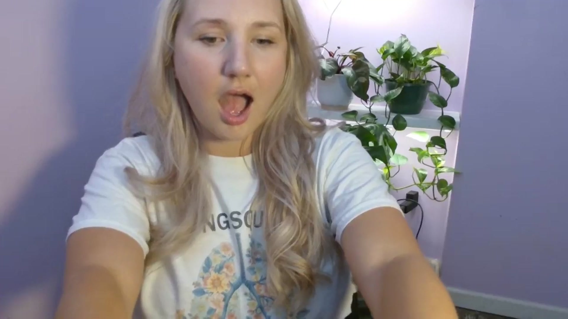 Gallery image thumbnail from EmmaHaze's myfreecams stream on, 08/20/2025, 04:46 image 17 of 20