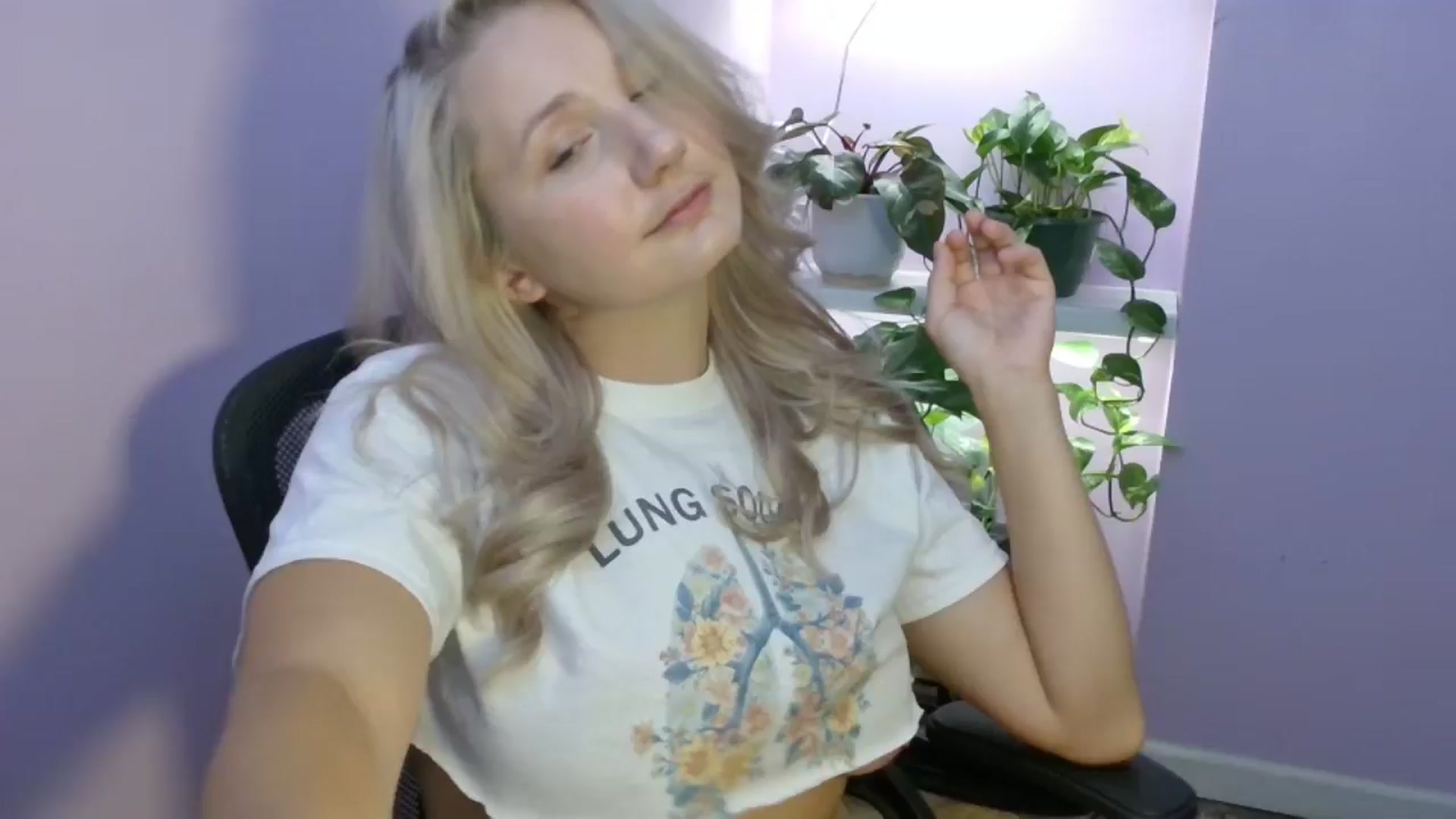 Gallery image thumbnail from EmmaHaze's myfreecams stream on, 08/20/2025, 04:46 image 8 of 20