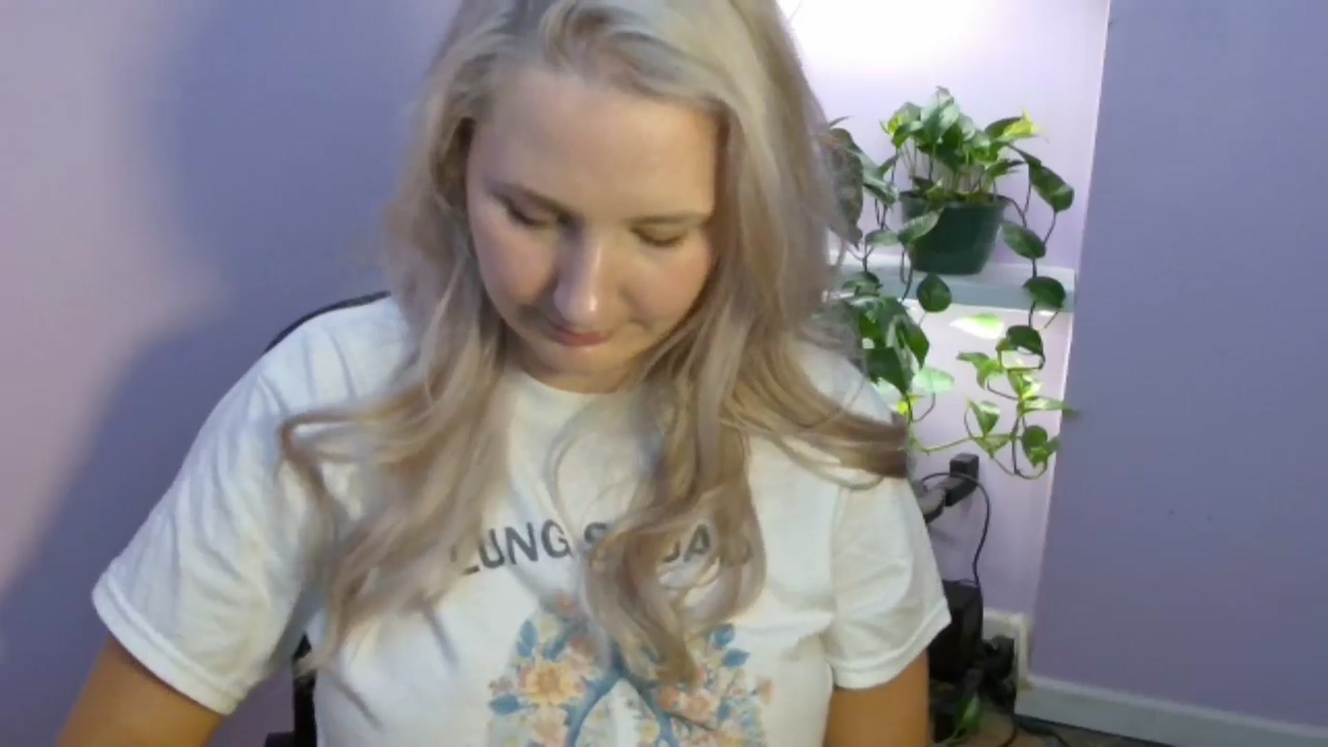 Gallery image thumbnail from EmmaHaze's myfreecams stream on, 08/20/2025, 04:46 image 16 of 20
