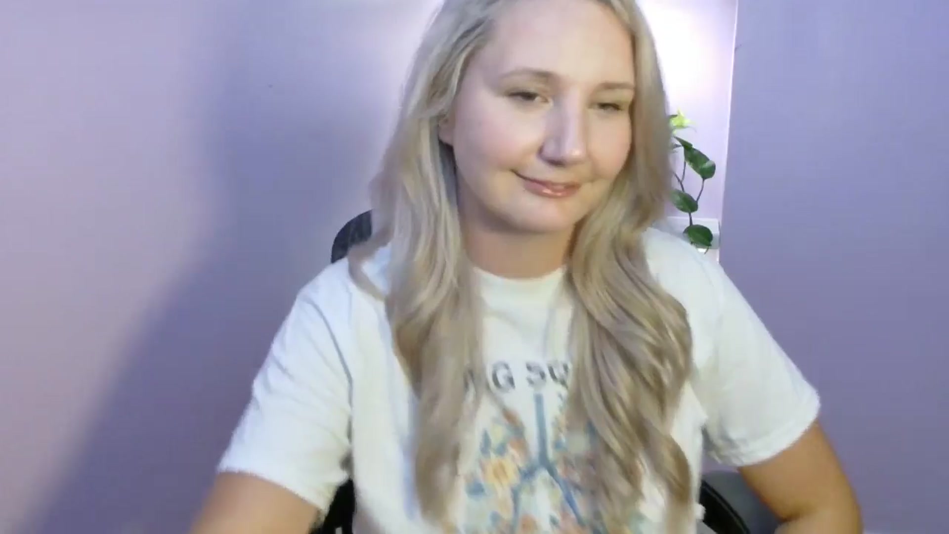 Gallery image thumbnail from EmmaHaze's myfreecams stream on, 08/20/2025, 06:03 image 13 of 20