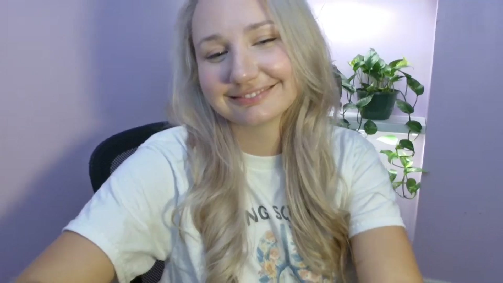 Gallery image thumbnail from EmmaHaze's myfreecams stream on, 08/20/2025, 06:03 image 10 of 20