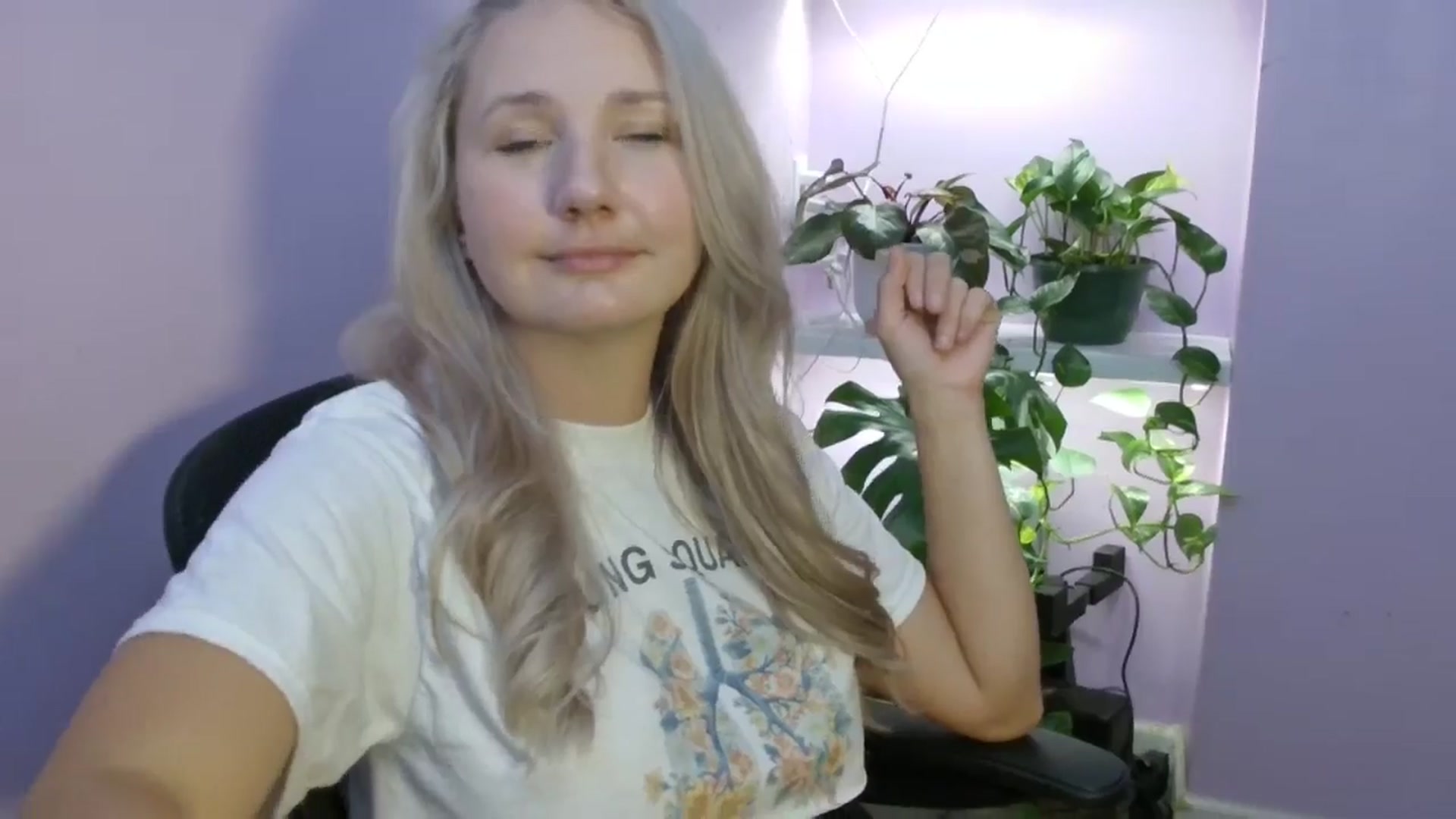 Gallery image thumbnail from EmmaHaze's myfreecams stream on, 08/20/2025, 06:03 image 11 of 20