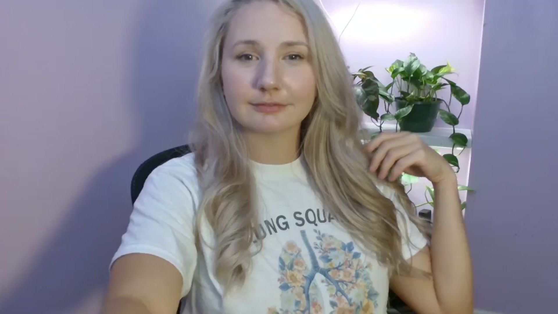 Gallery image thumbnail from EmmaHaze's myfreecams stream on, 08/20/2025, 06:03 image 8 of 20