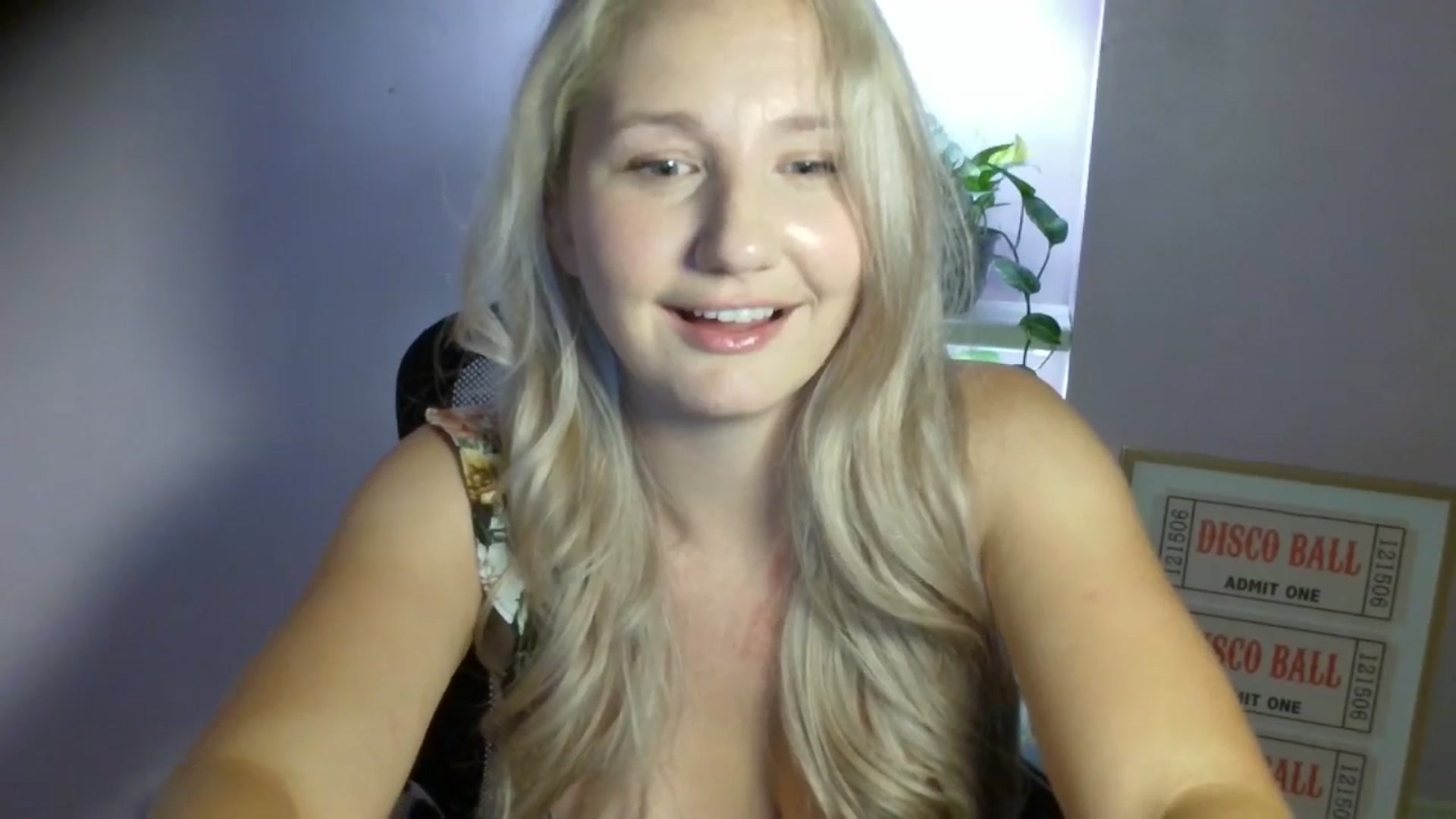 Gallery image thumbnail from EmmaHaze's myfreecams stream on, 08/22/2025, 06:16 image 9 of 20