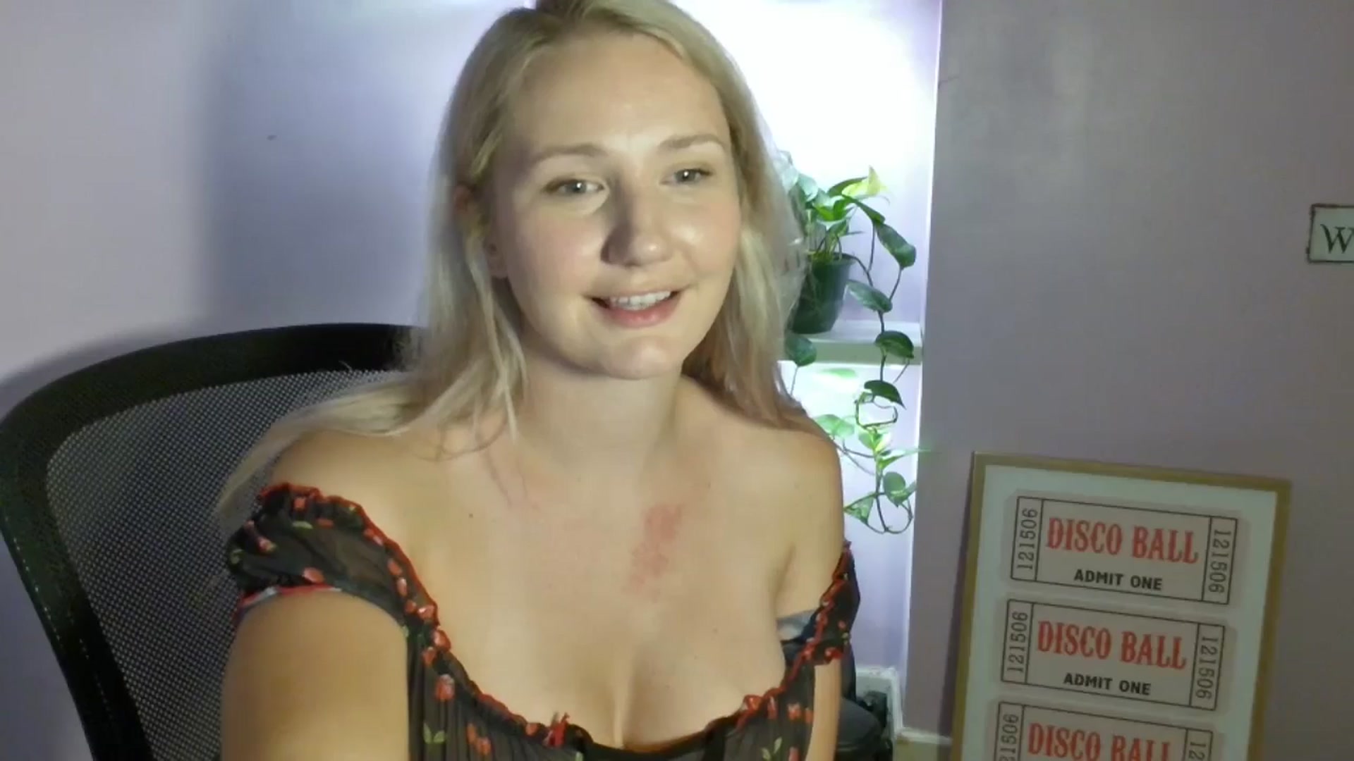 Gallery image thumbnail from EmmaHaze's myfreecams stream on, 08/23/2025, 04:26 image 8 of 20