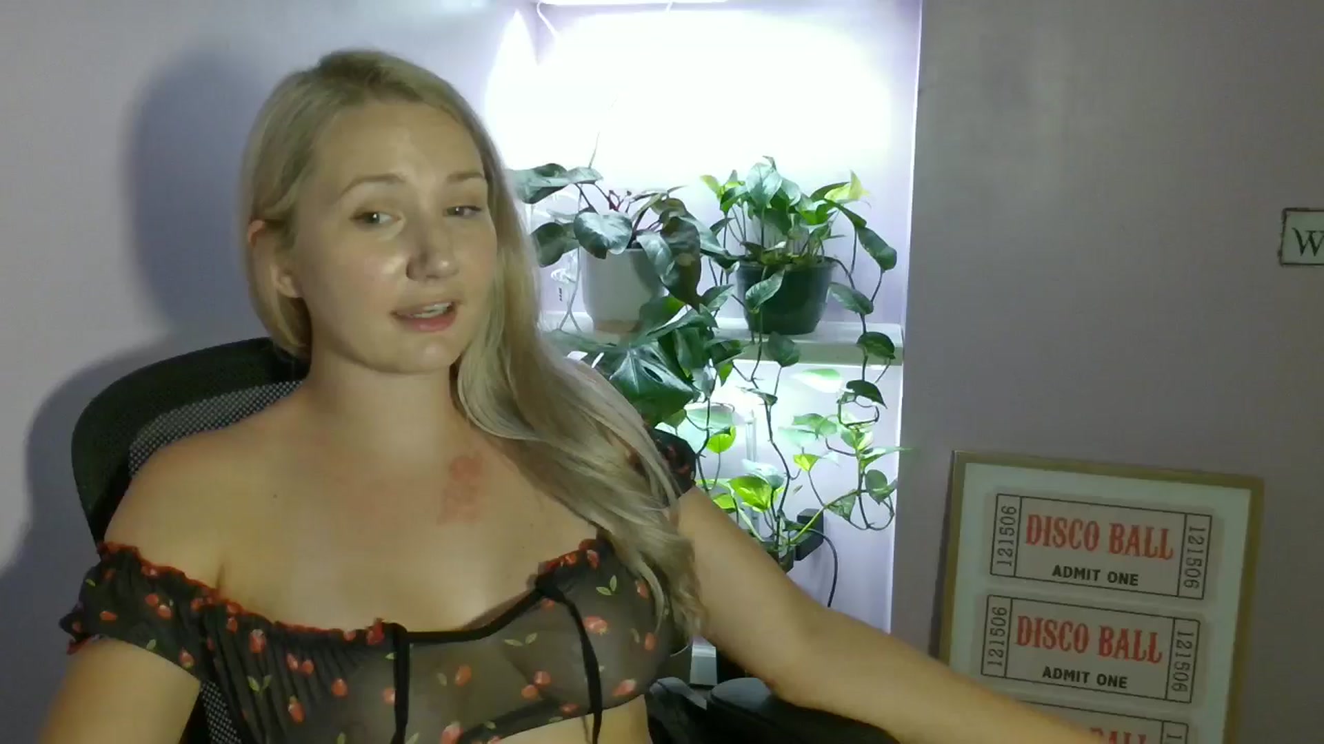 Gallery image thumbnail from EmmaHaze's myfreecams stream on, 08/23/2025, 04:26 image 12 of 20