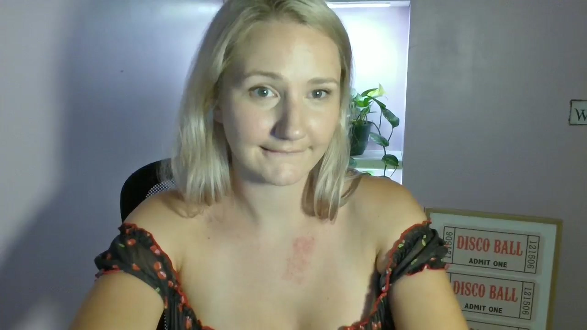 Gallery image thumbnail from EmmaHaze's myfreecams stream on, 08/23/2025, 04:26 image 16 of 20