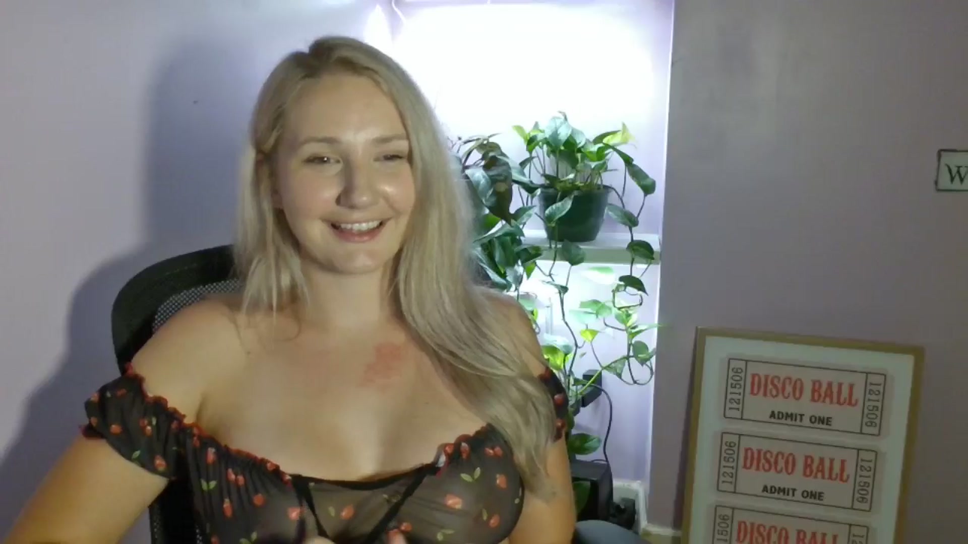 Gallery image thumbnail from EmmaHaze's myfreecams stream on, 08/23/2025, 04:26 image 10 of 20