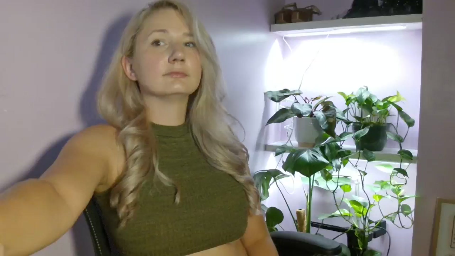 Gallery image thumbnail from EmmaHaze's myfreecams stream on, 08/24/2025, 03:09 image 5 of 20
