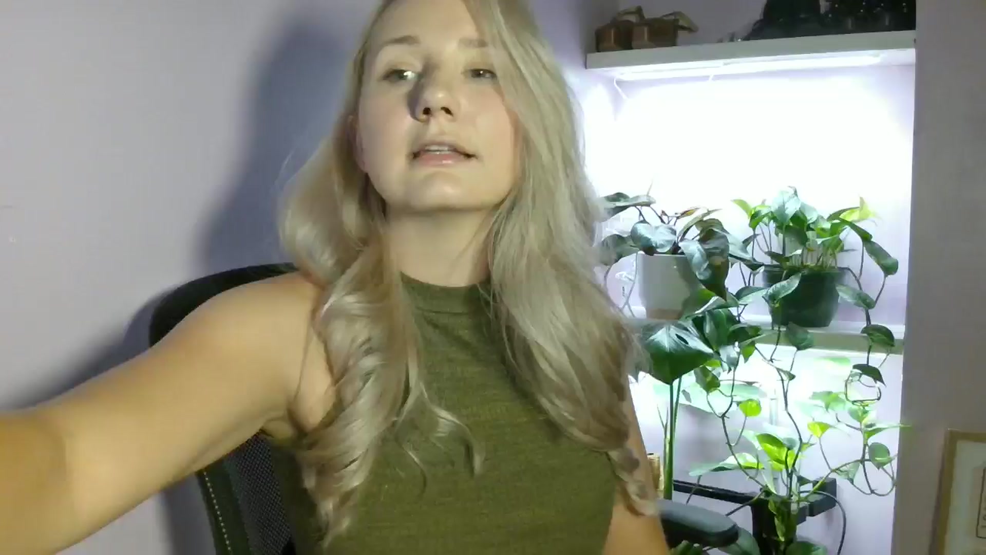 Gallery image thumbnail from EmmaHaze's myfreecams stream on, 08/24/2025, 03:09 image 9 of 20