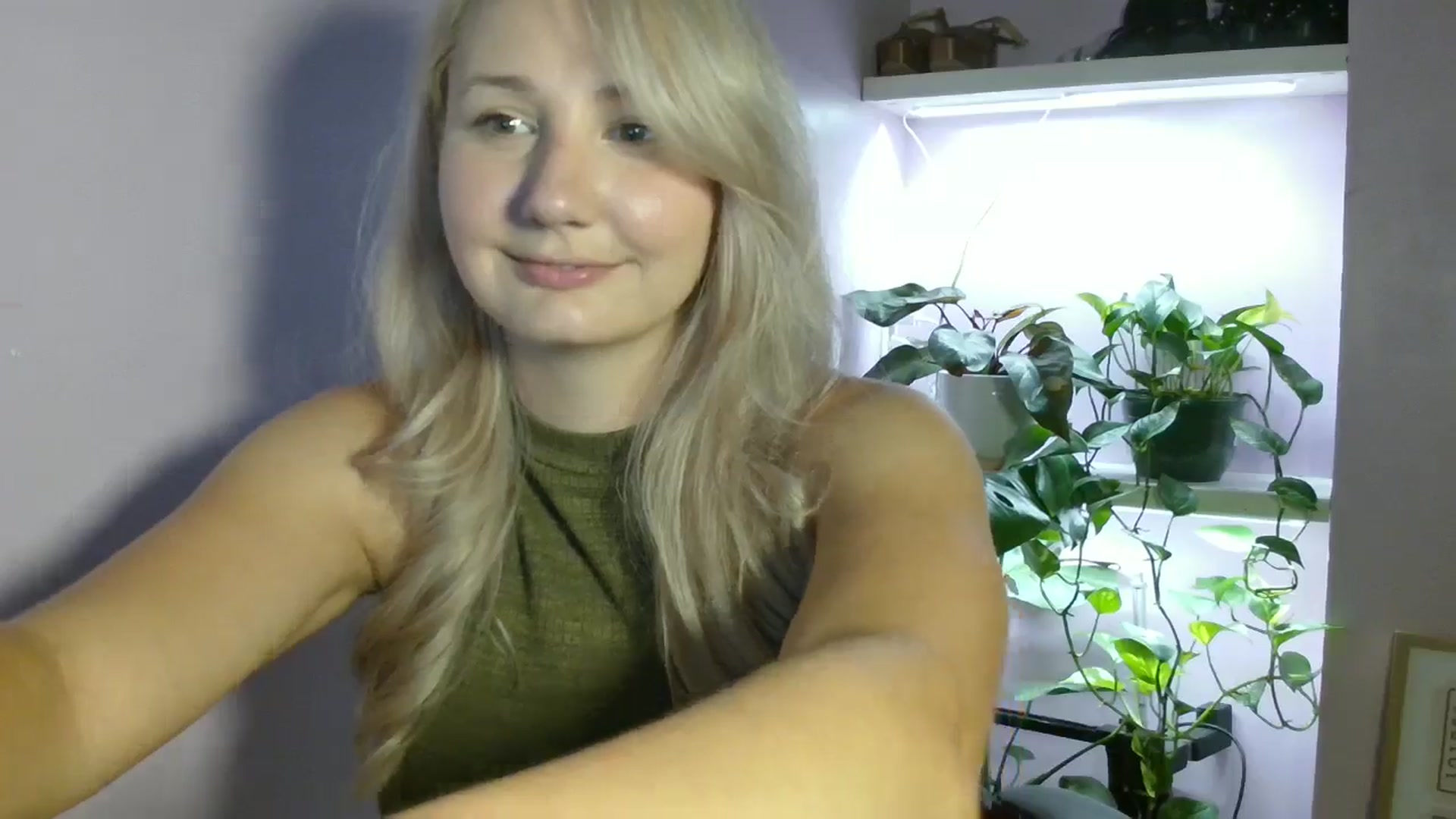Gallery image thumbnail from EmmaHaze's myfreecams stream on, 08/24/2025, 03:09 image 17 of 20