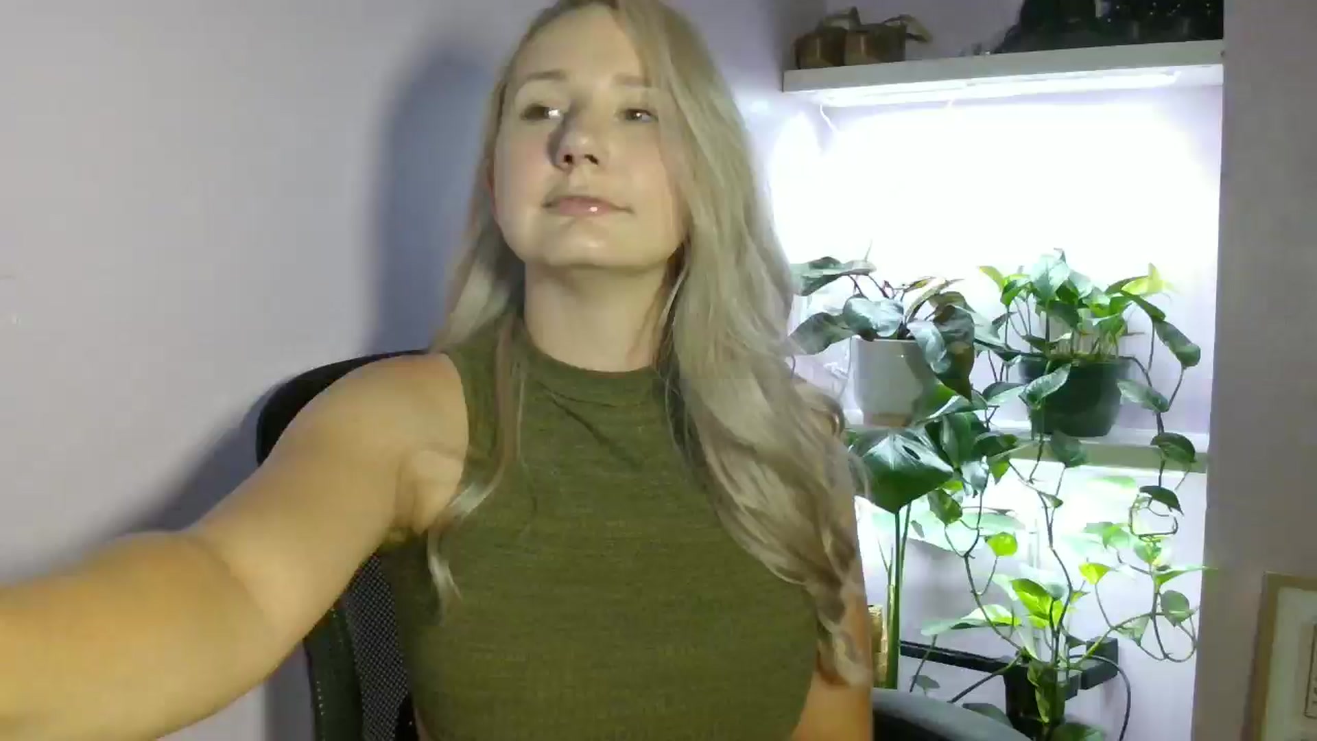 Gallery image thumbnail from EmmaHaze's myfreecams stream on, 08/24/2025, 03:09 image 10 of 20