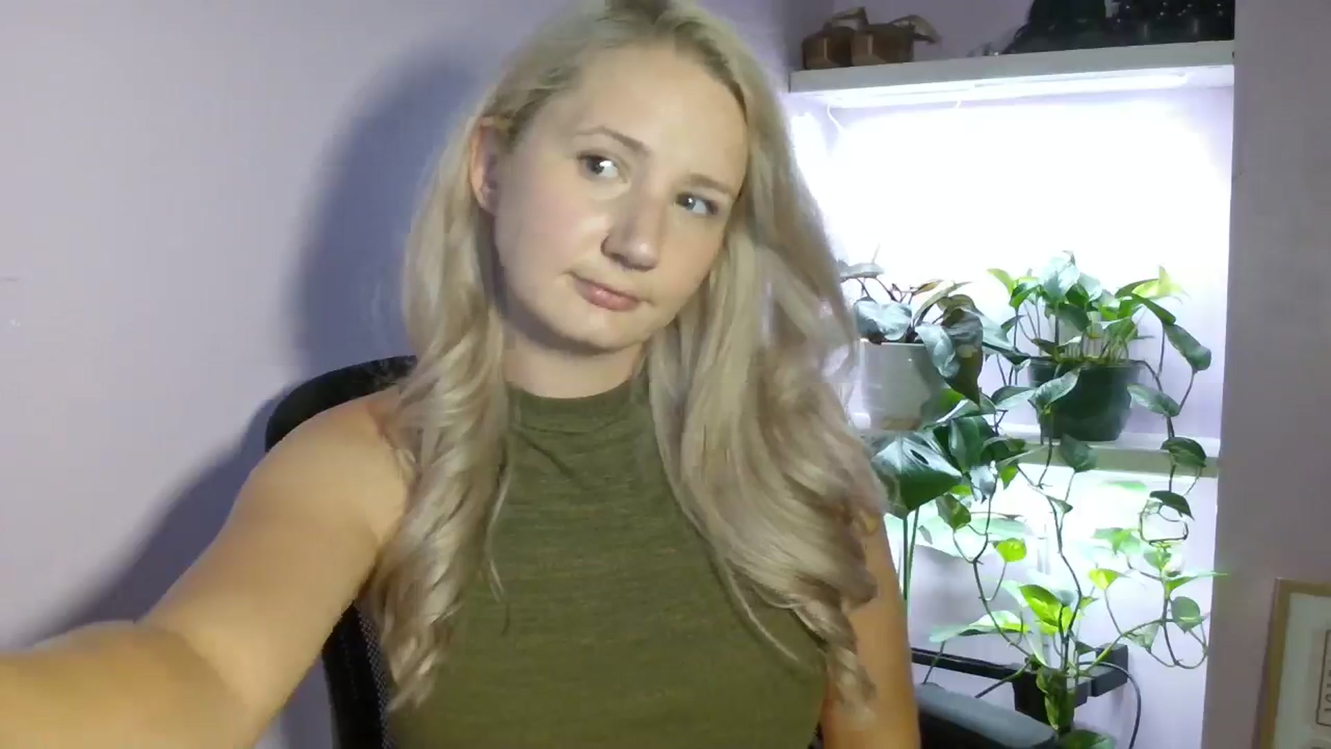 Gallery image thumbnail from EmmaHaze's myfreecams stream on, 08/24/2025, 03:09 image 15 of 20
