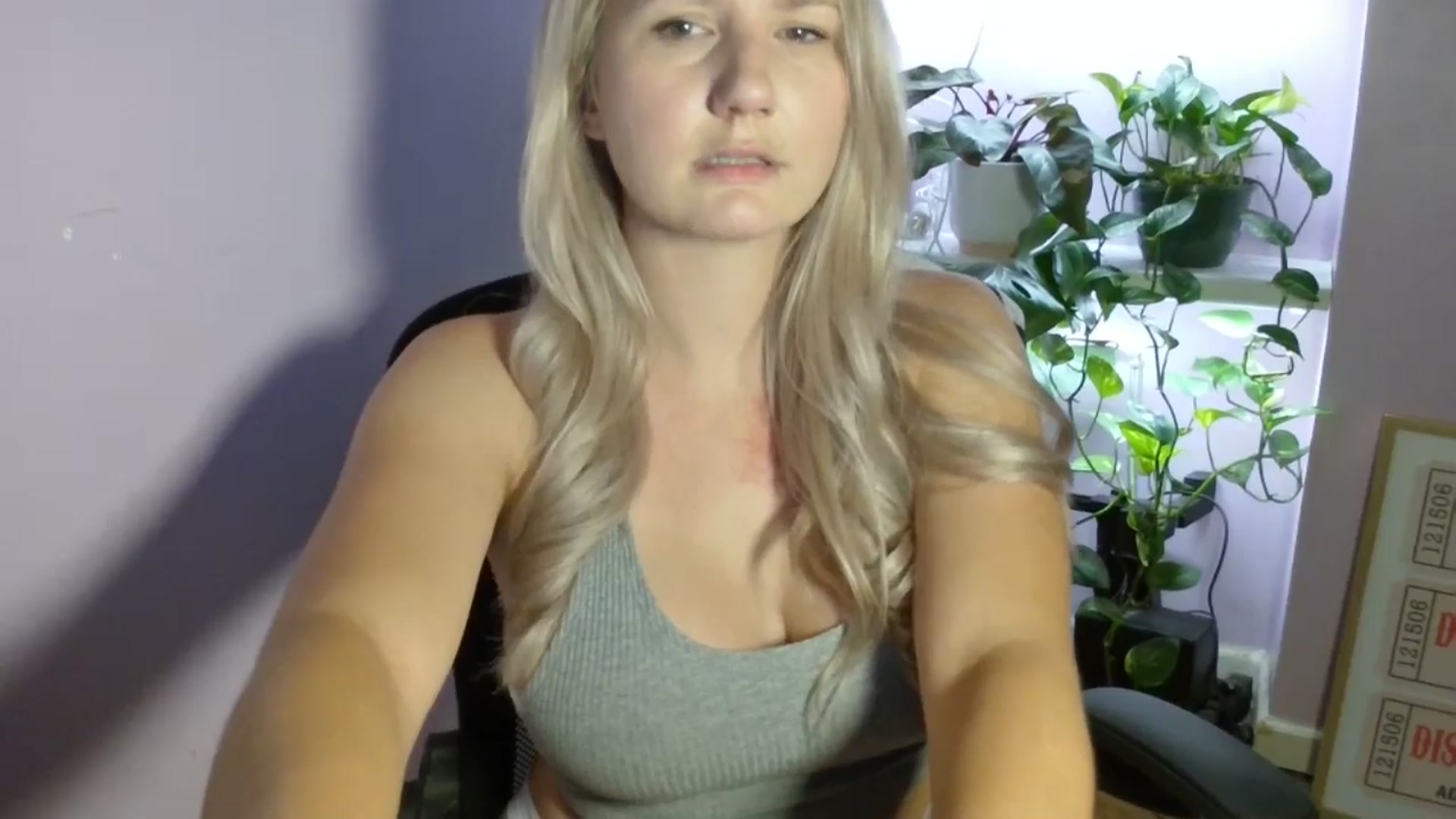 Gallery image thumbnail from EmmaHaze's myfreecams stream on, 08/25/2025, 04:12 image 11 of 20