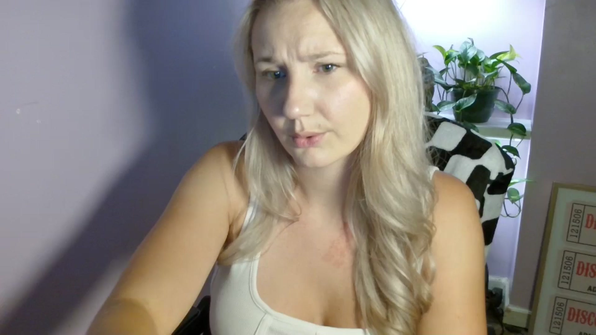 Gallery image thumbnail from EmmaHaze's myfreecams stream on, 08/25/2025, 04:12 image 1 of 20