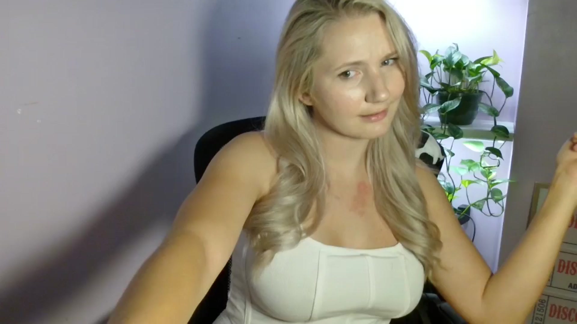 Gallery image thumbnail from EmmaHaze's myfreecams stream on, 08/25/2025, 04:12 image 3 of 20