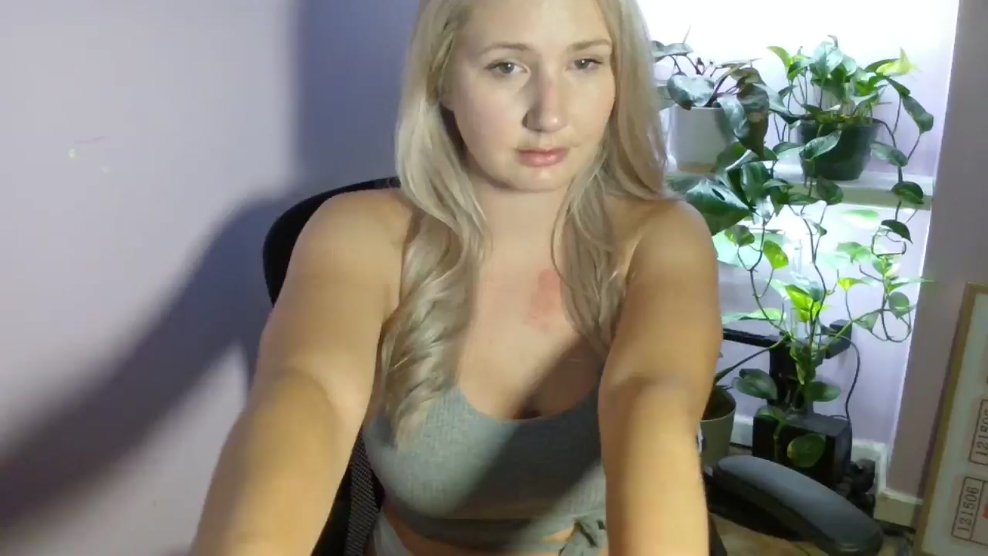 Gallery image thumbnail from EmmaHaze's myfreecams stream on, 08/25/2025, 04:39 image 2 of 20
