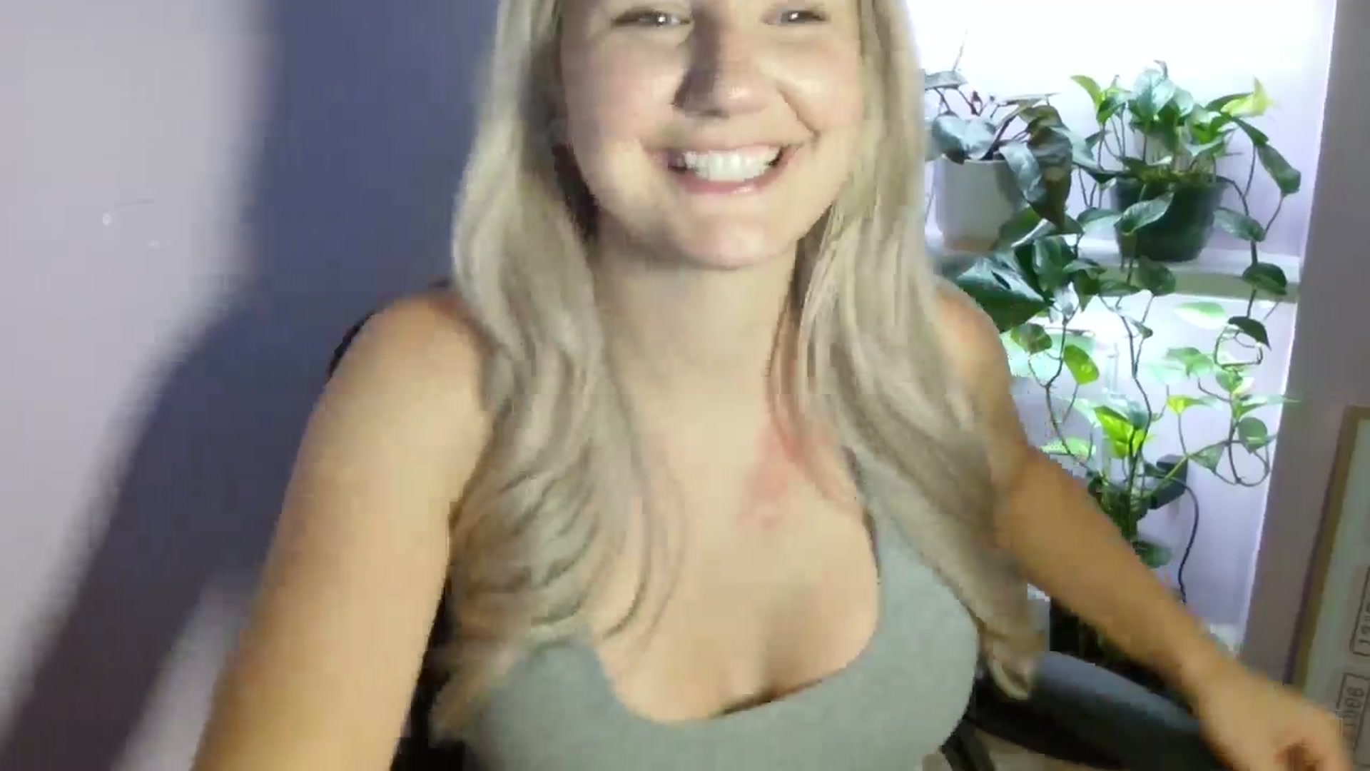 Gallery image thumbnail from EmmaHaze's myfreecams stream on, 08/25/2025, 04:39 image 17 of 20