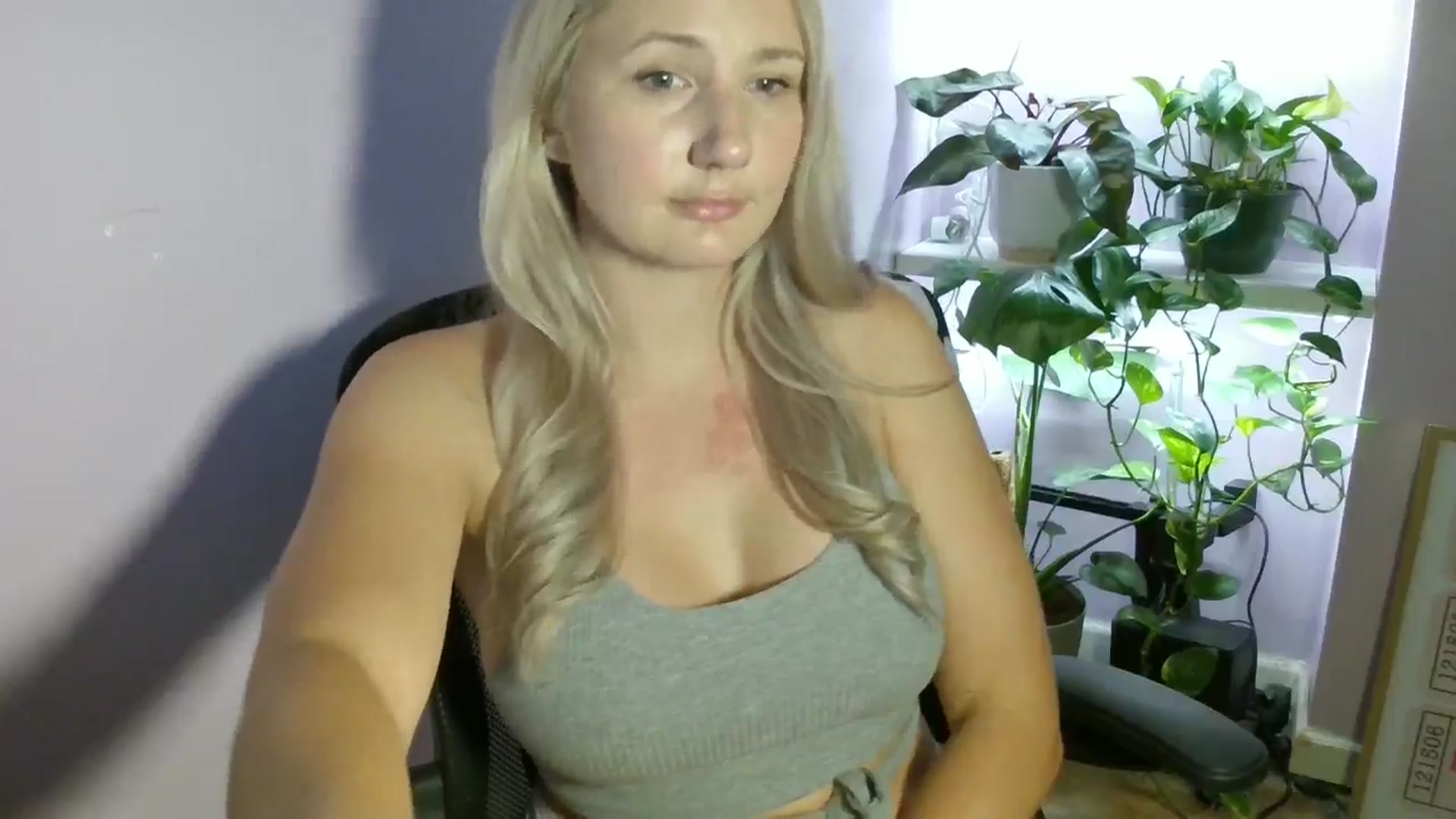Gallery image thumbnail from EmmaHaze's myfreecams stream on, 08/25/2025, 04:39 image 4 of 20