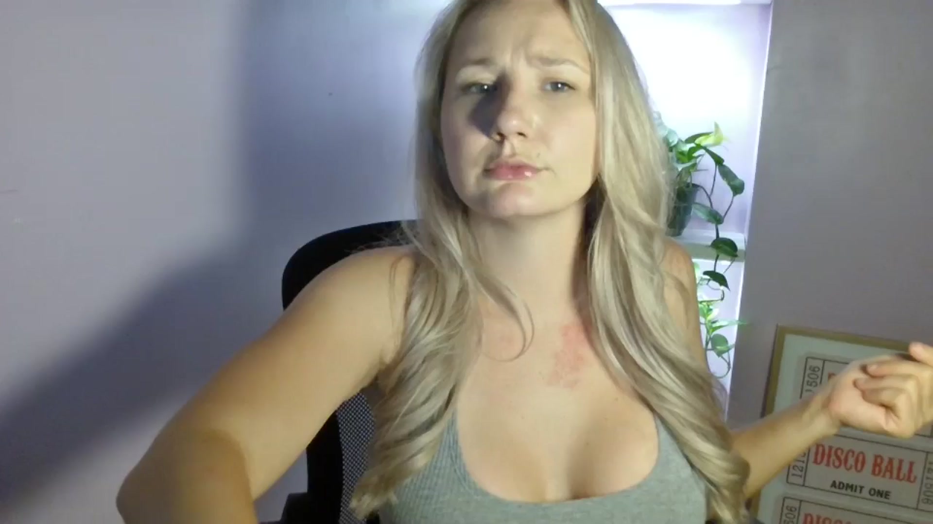 Gallery image thumbnail from EmmaHaze's myfreecams stream on, 08/25/2025, 06:11 image 1 of 20