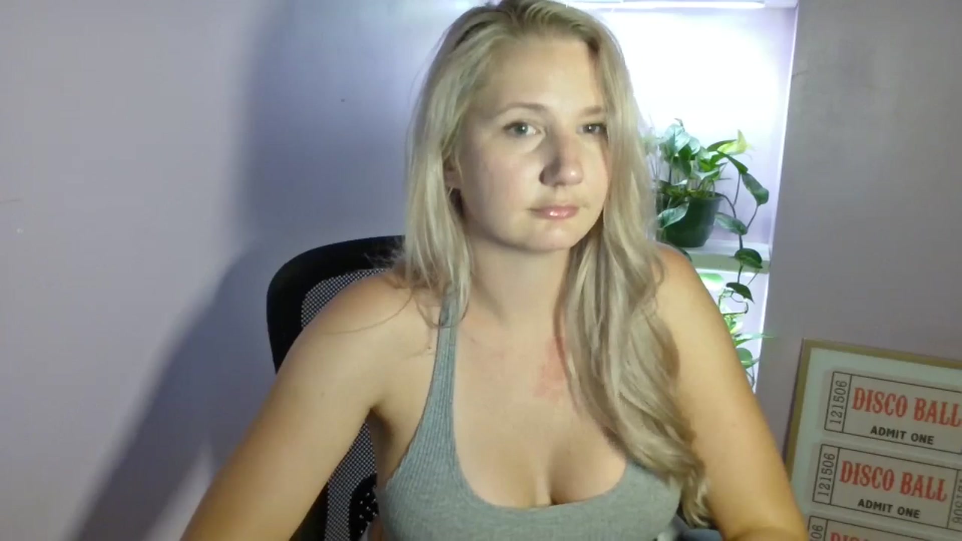 Gallery image thumbnail from EmmaHaze's myfreecams stream on, 08/25/2025, 06:11 image 9 of 20