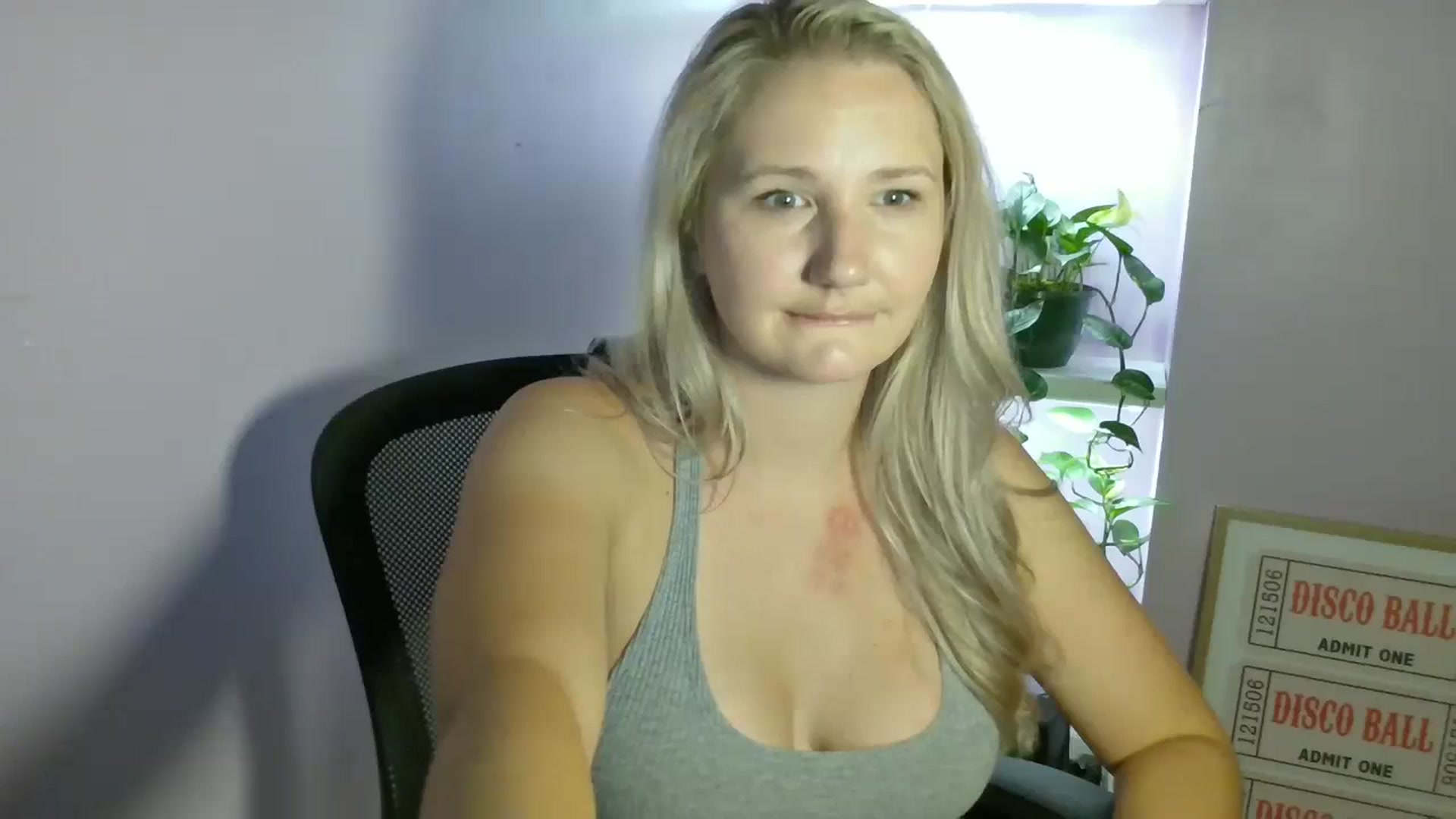 Gallery image thumbnail from EmmaHaze's myfreecams stream on, 08/25/2025, 06:11 image 16 of 20