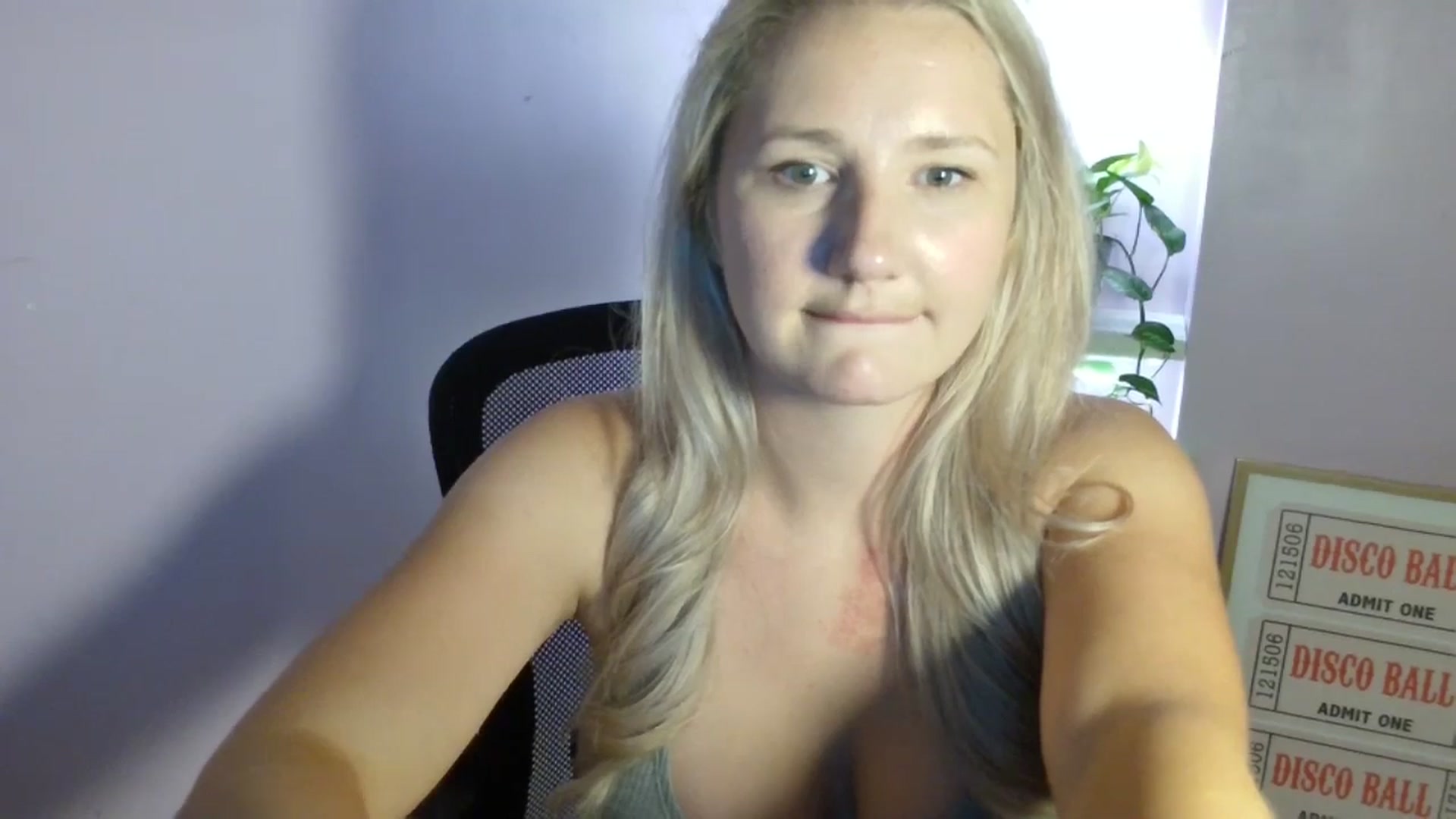 Gallery image thumbnail from EmmaHaze's myfreecams stream on, 08/25/2025, 06:36 image 9 of 20
