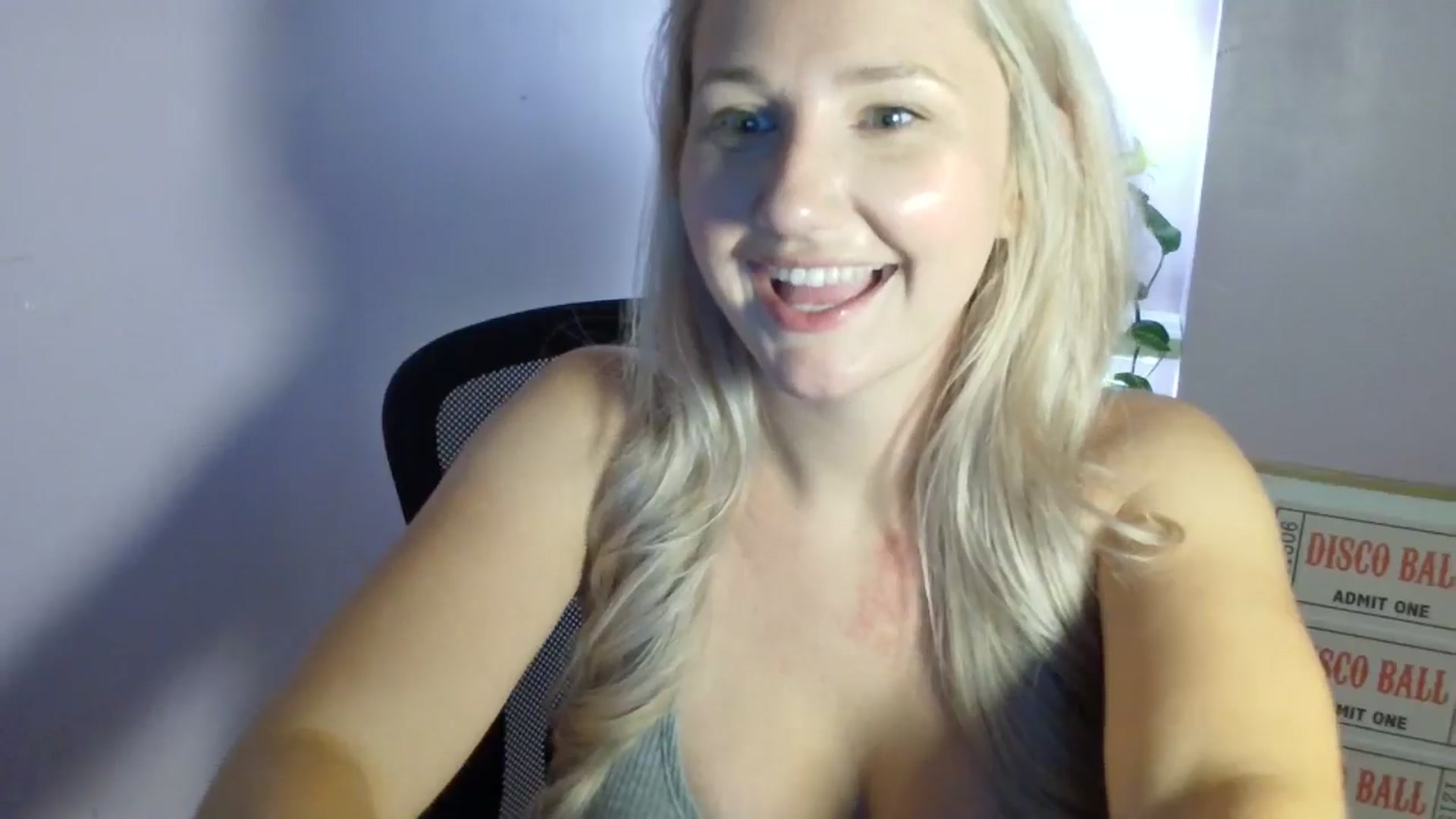 Gallery image thumbnail from EmmaHaze's myfreecams stream on, 08/25/2025, 06:36 image 6 of 20