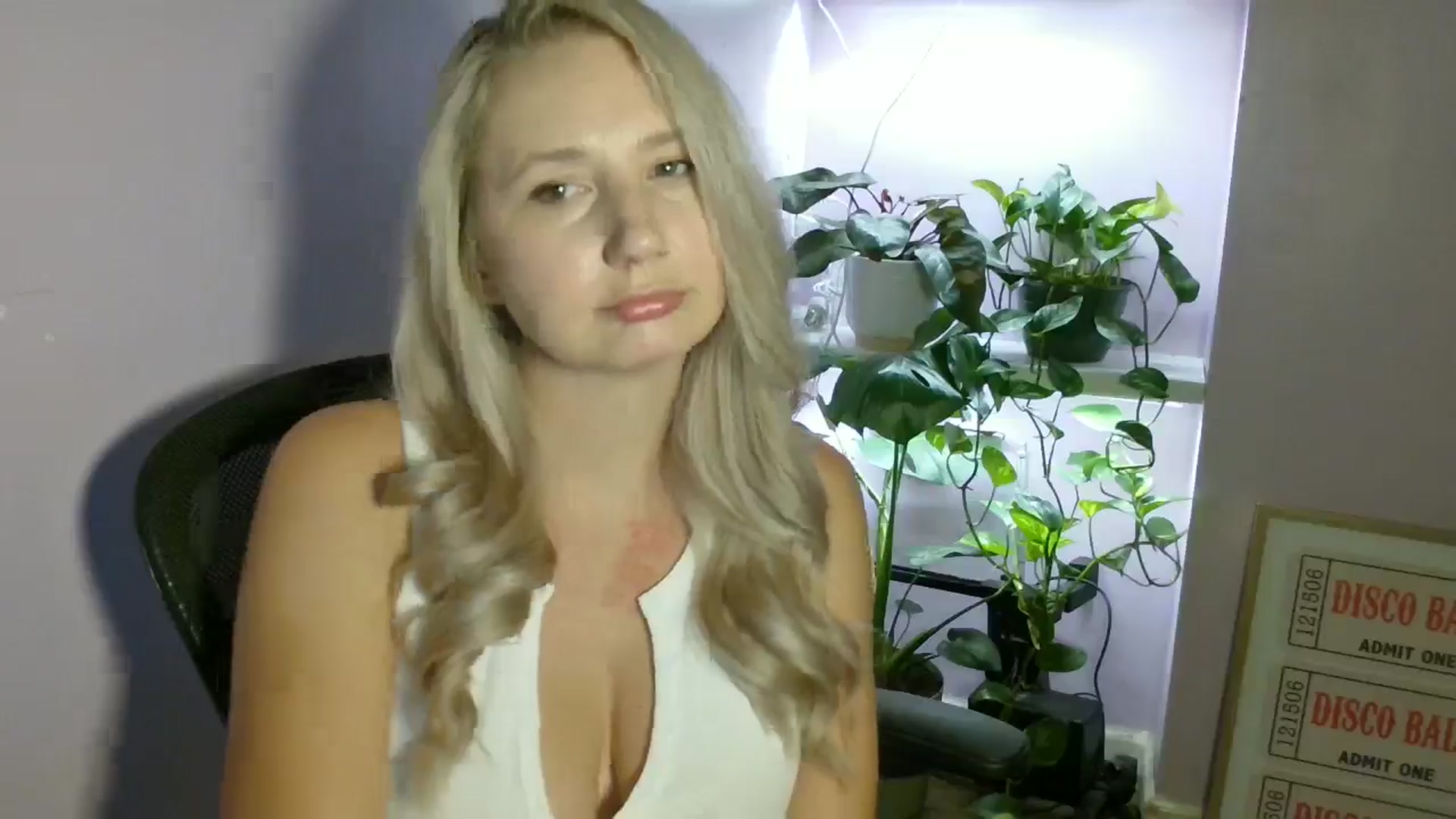 Gallery image thumbnail from EmmaHaze's myfreecams stream on, 08/26/2025, 03:31 image 20 of 20