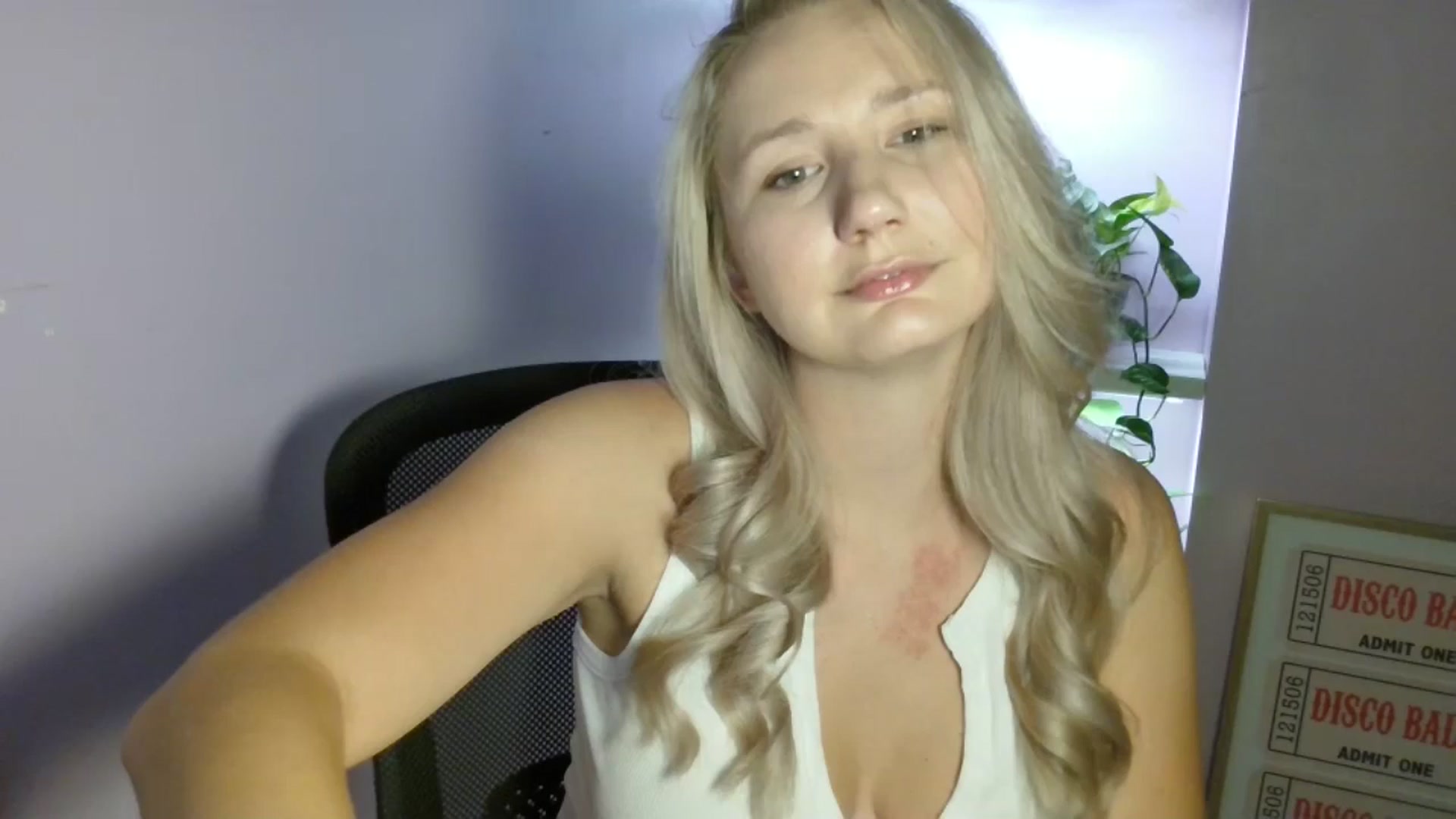 Gallery image thumbnail from EmmaHaze's myfreecams stream on, 08/26/2025, 03:31 image 8 of 20