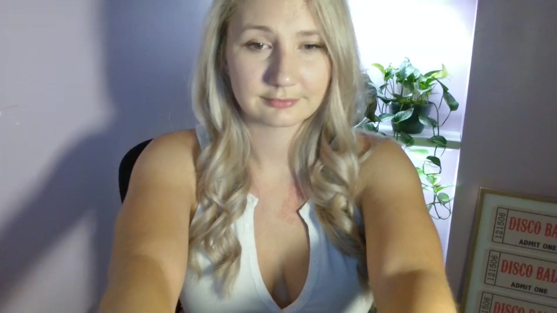 Gallery image thumbnail from EmmaHaze's myfreecams stream on, 08/26/2025, 03:31 image 3 of 20