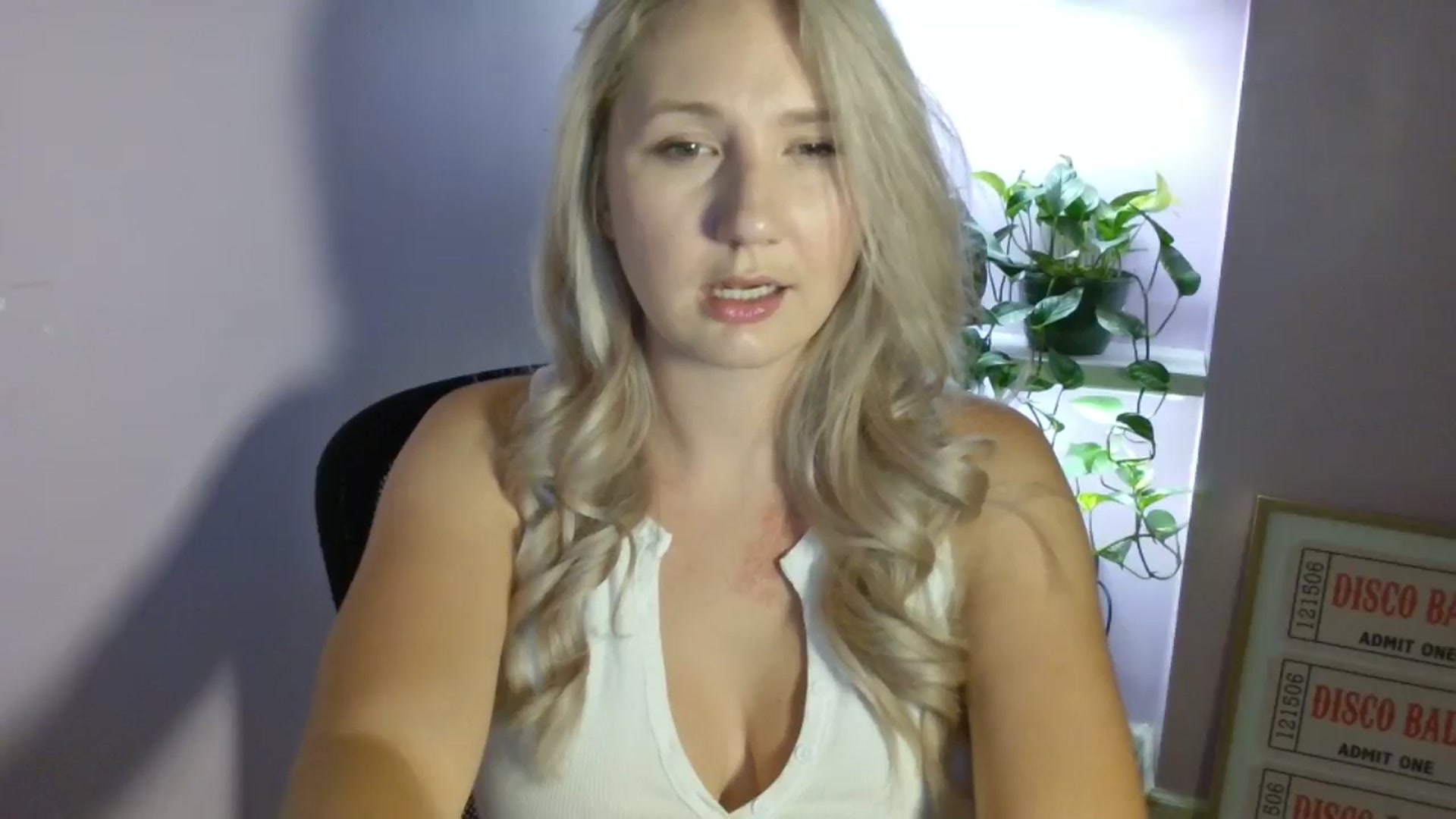 Gallery image thumbnail from EmmaHaze's myfreecams stream on, 08/26/2025, 03:31 image 6 of 20