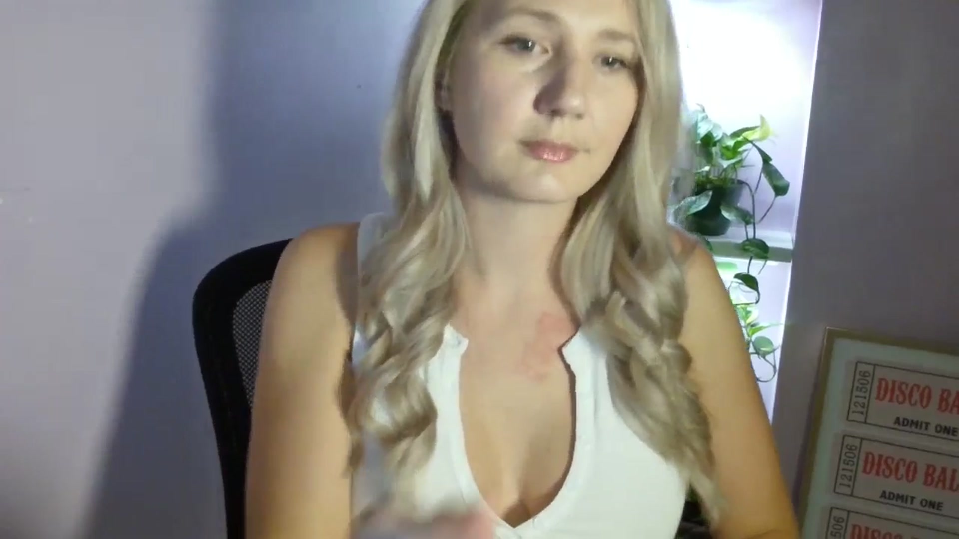 Gallery image thumbnail from EmmaHaze's myfreecams stream on, 08/26/2025, 03:31 image 4 of 20