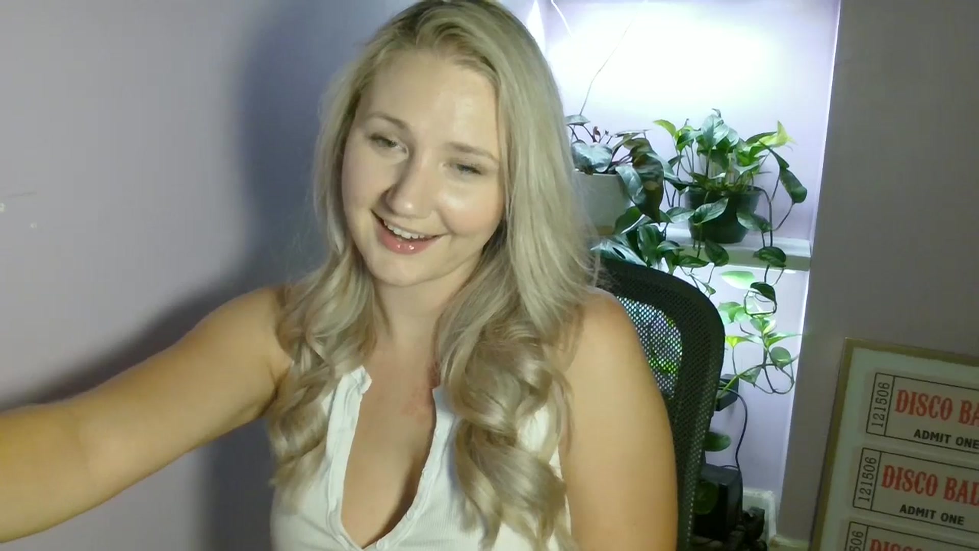 Gallery image thumbnail from EmmaHaze's myfreecams stream on, 08/26/2025, 03:31 image 9 of 20