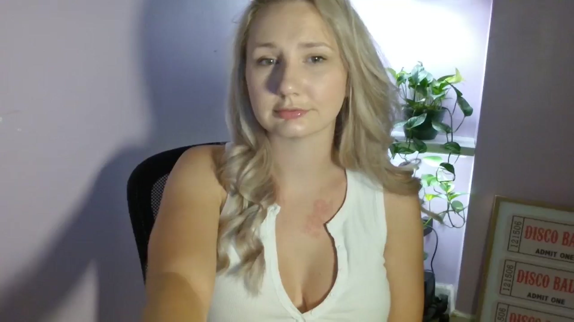 Gallery image thumbnail from EmmaHaze's myfreecams stream on, 08/26/2025, 03:31 image 7 of 20