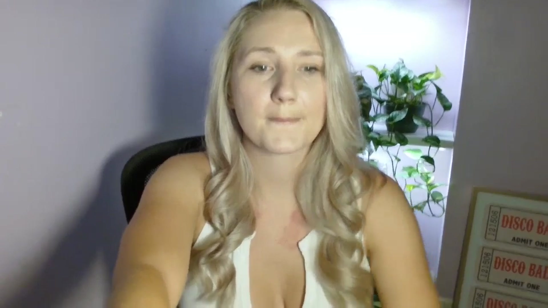 Gallery image thumbnail from EmmaHaze's myfreecams stream on, 08/26/2025, 03:31 image 11 of 20