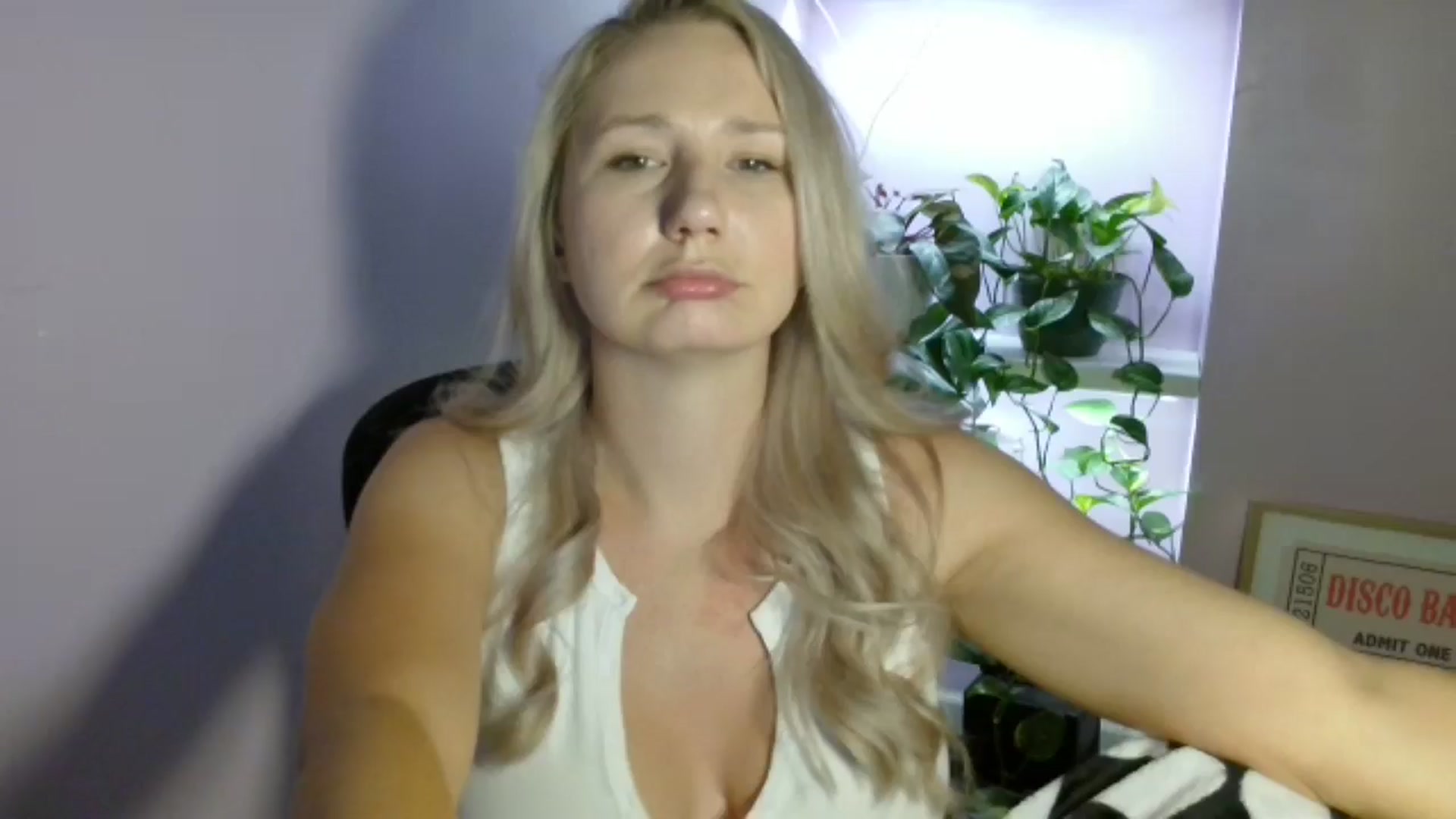 Gallery image thumbnail from EmmaHaze's myfreecams stream on, 08/26/2025, 04:07 image 20 of 20