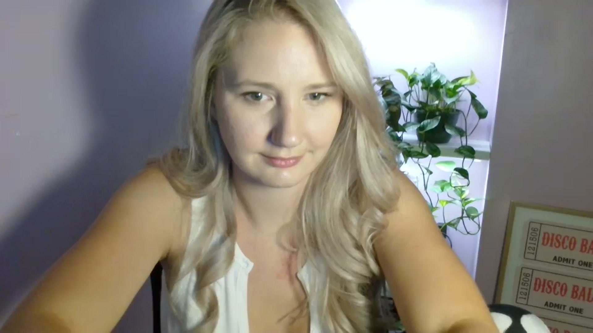 Gallery image thumbnail from EmmaHaze's myfreecams stream on, 08/26/2025, 04:07 image 14 of 20