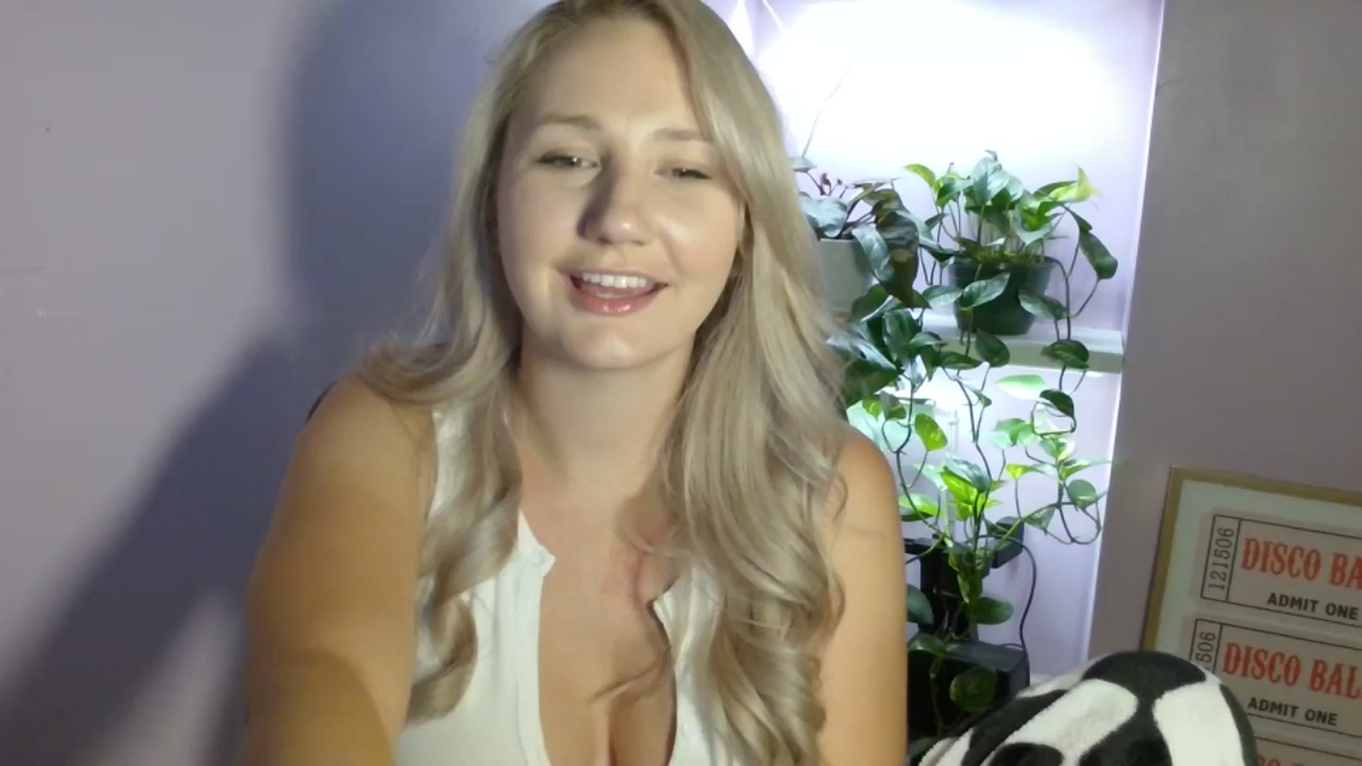 Gallery image thumbnail from EmmaHaze's myfreecams stream on, 08/26/2025, 04:07 image 15 of 20