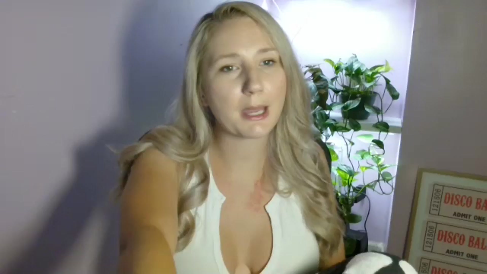 Gallery image thumbnail from EmmaHaze's myfreecams stream on, 08/26/2025, 04:07 image 11 of 20